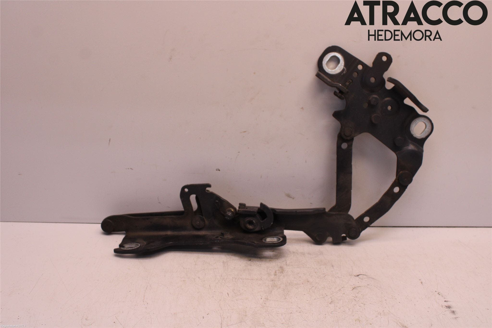 BMW 1 F20/F21 11-19 Huvgångjärn