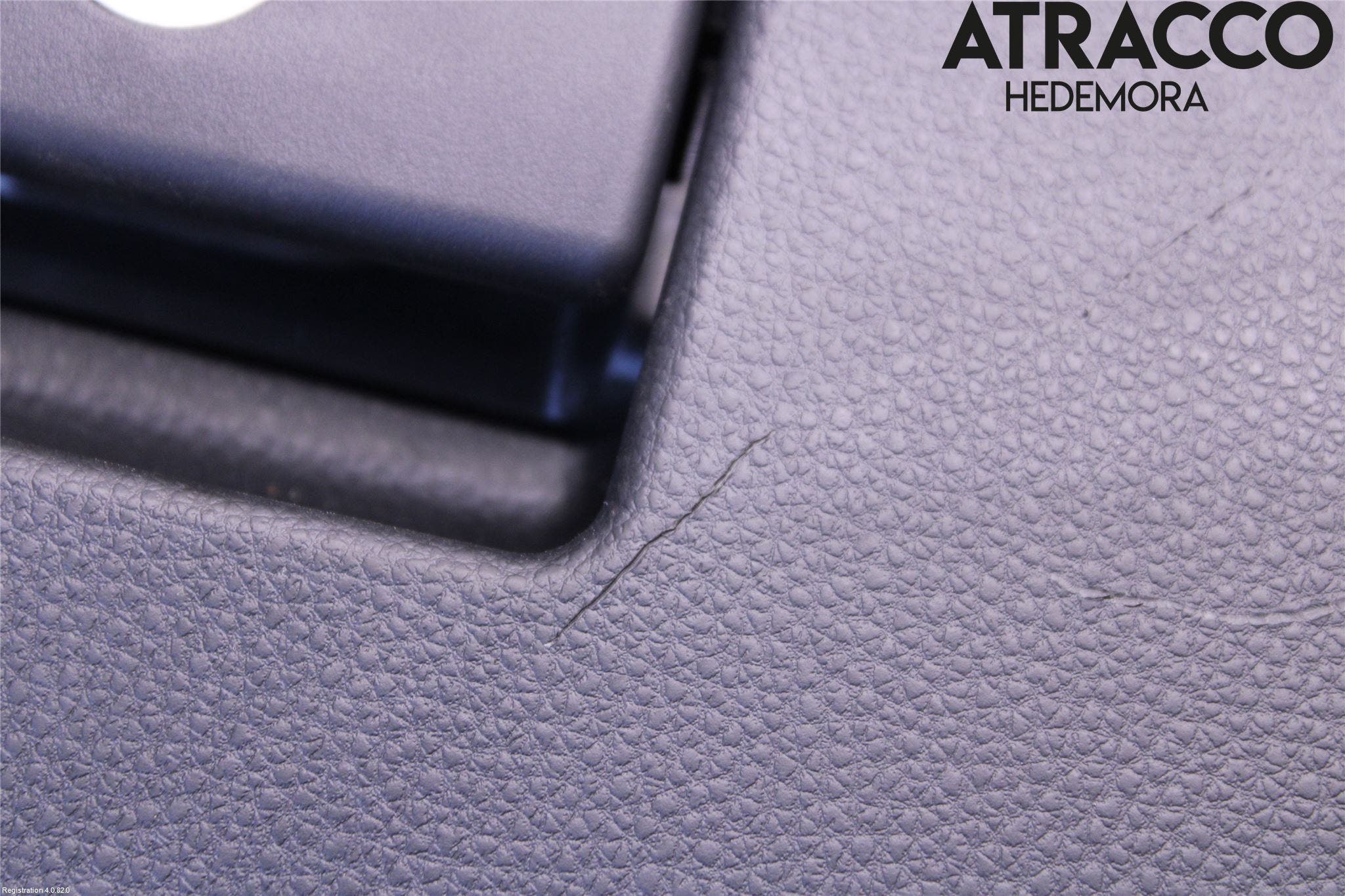 Toyota RAV4 19- Handskfack