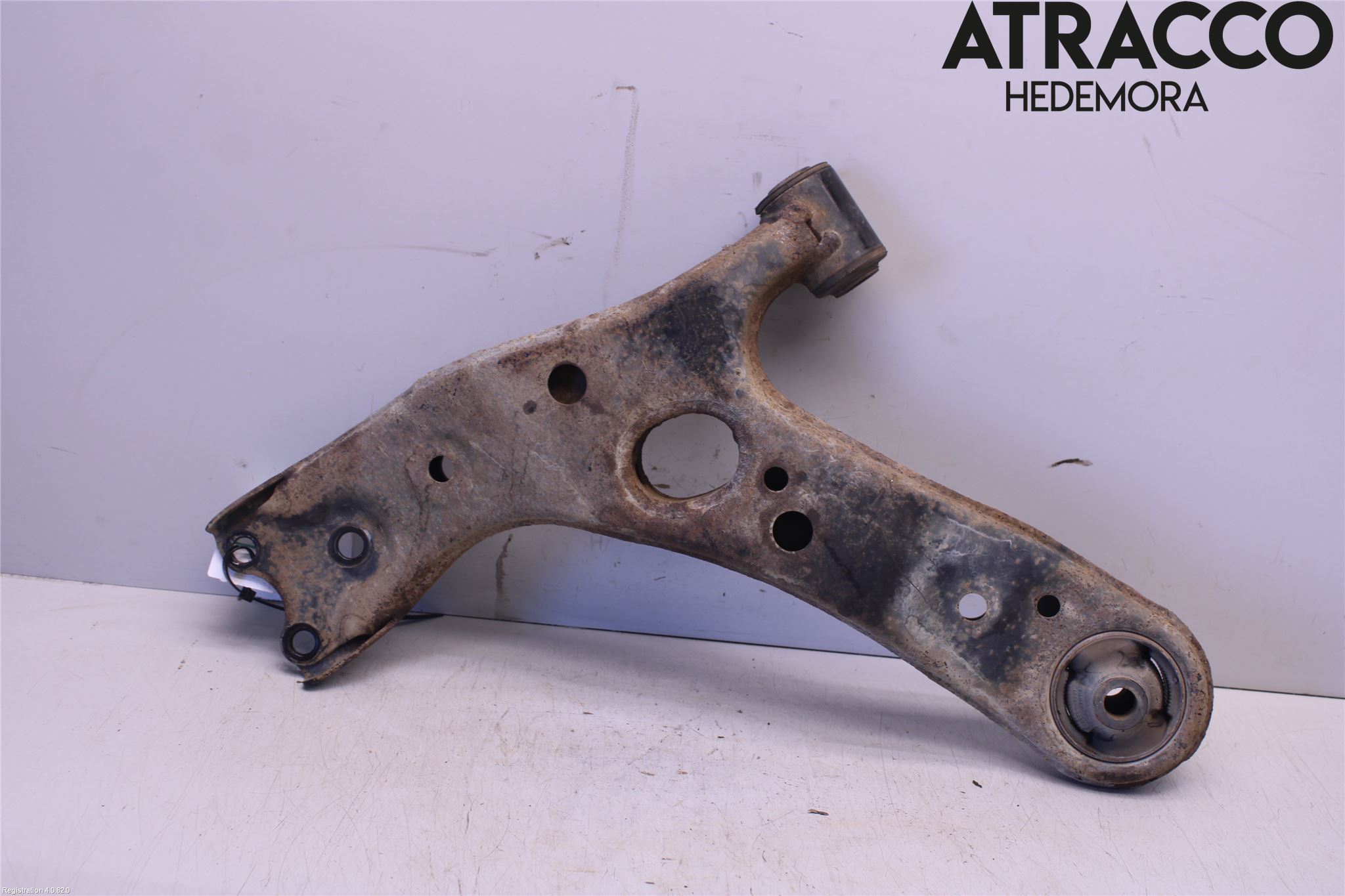 Toyota AVENSIS 09-15 Bärarm Fram Undre Hö