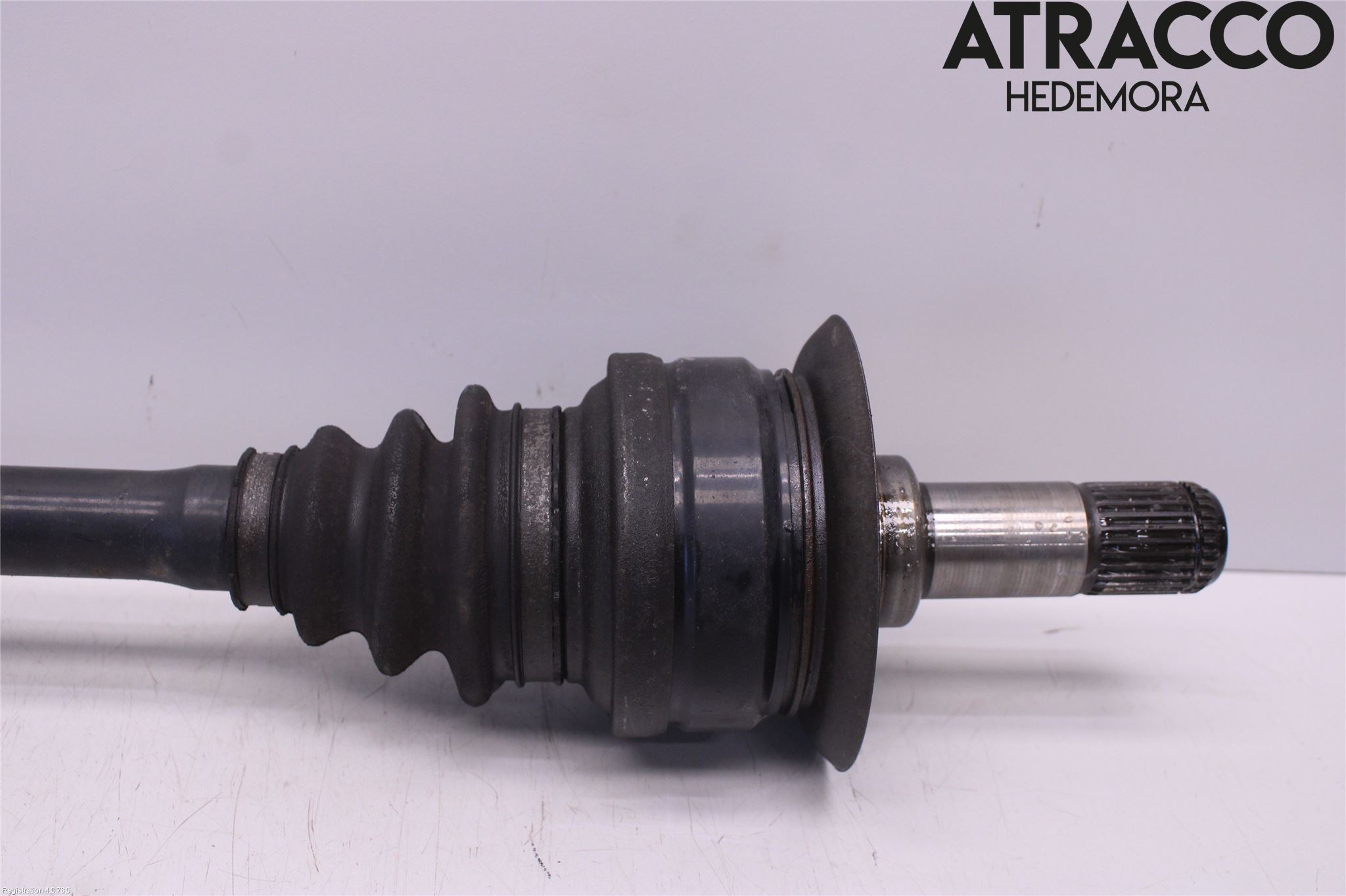 BMW 5 F10/F11/F18 09-17 Drivaxel Bak Höger