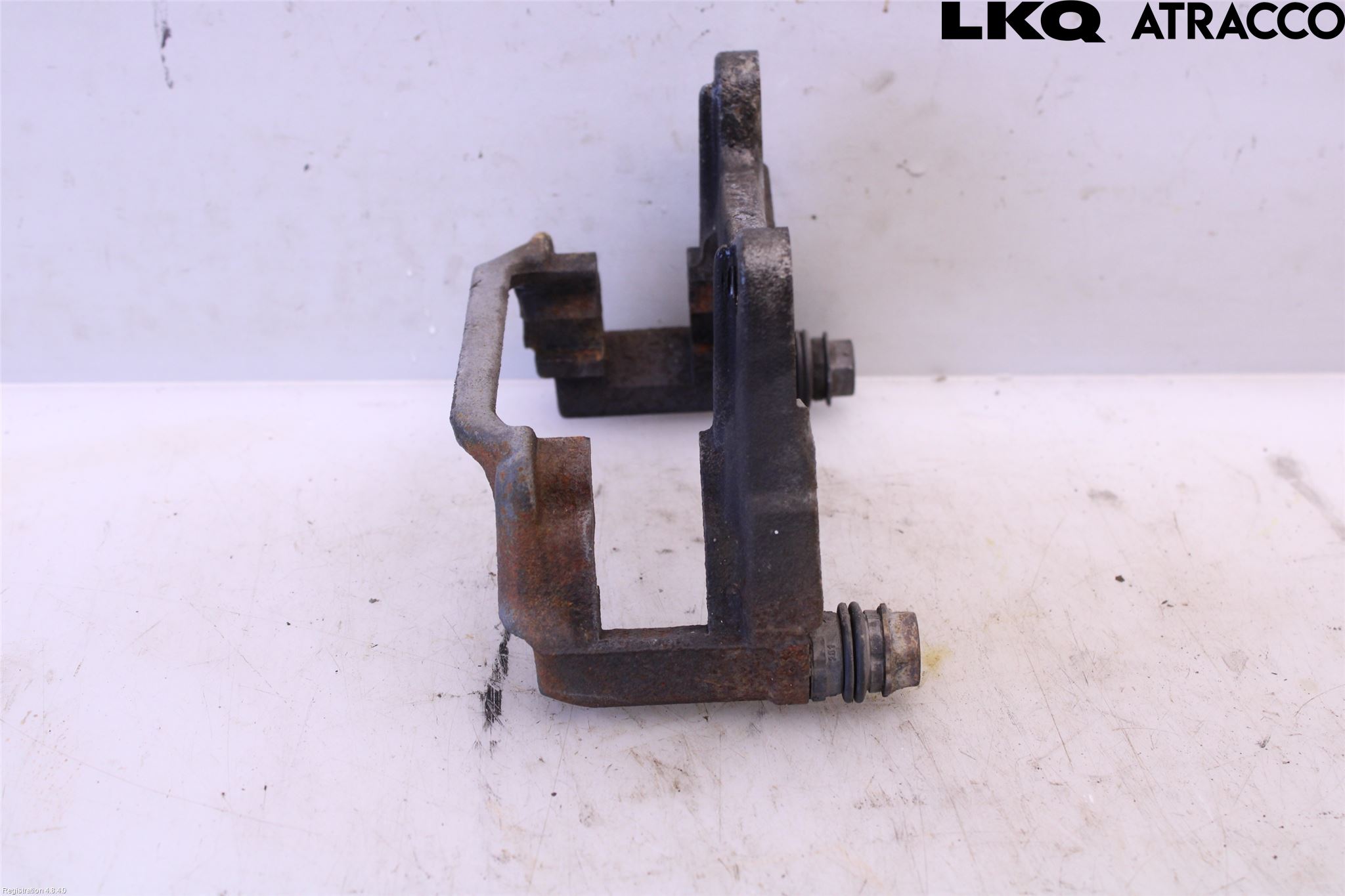 Audi A6 F2/C8 19- Bromsokshållare