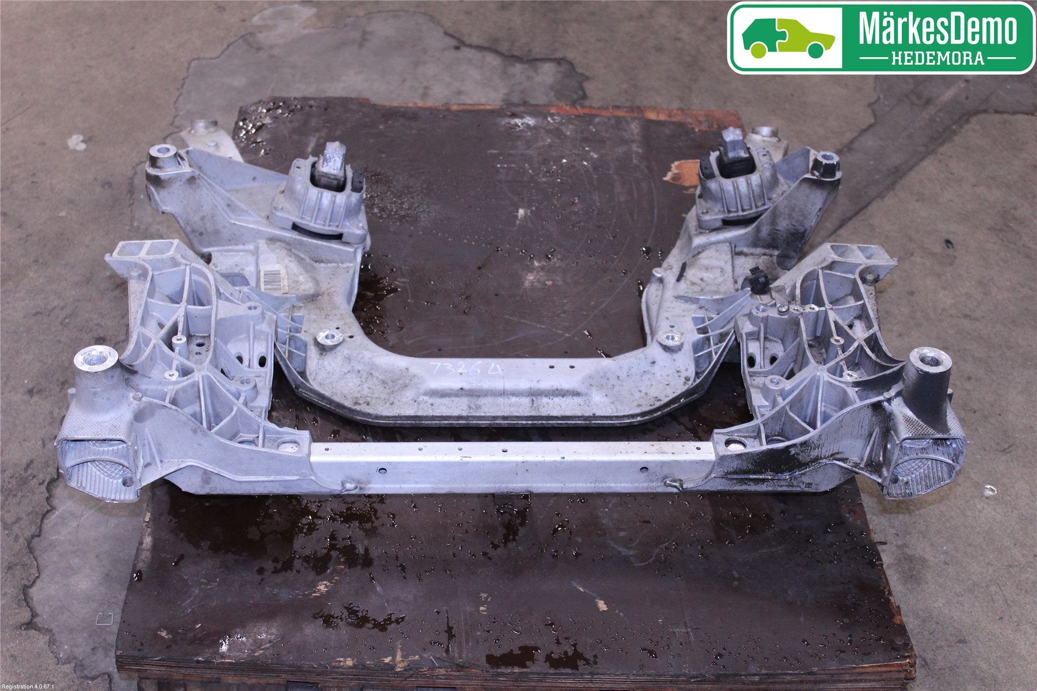 BMW 5 GT F07 09-17 Framvagnsbalk