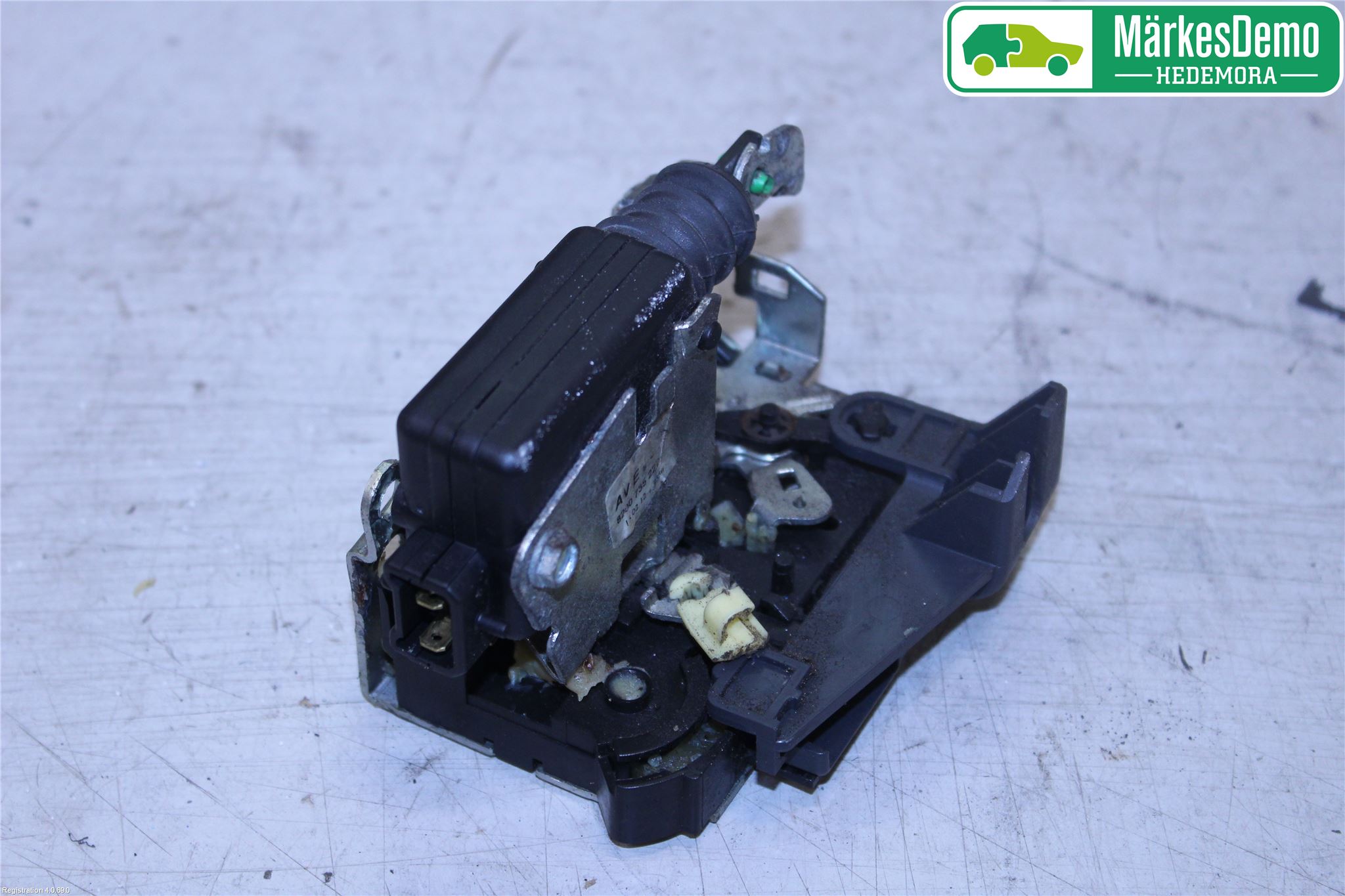 Dacia DUSTER 10-17 Låskista-Dörrlås