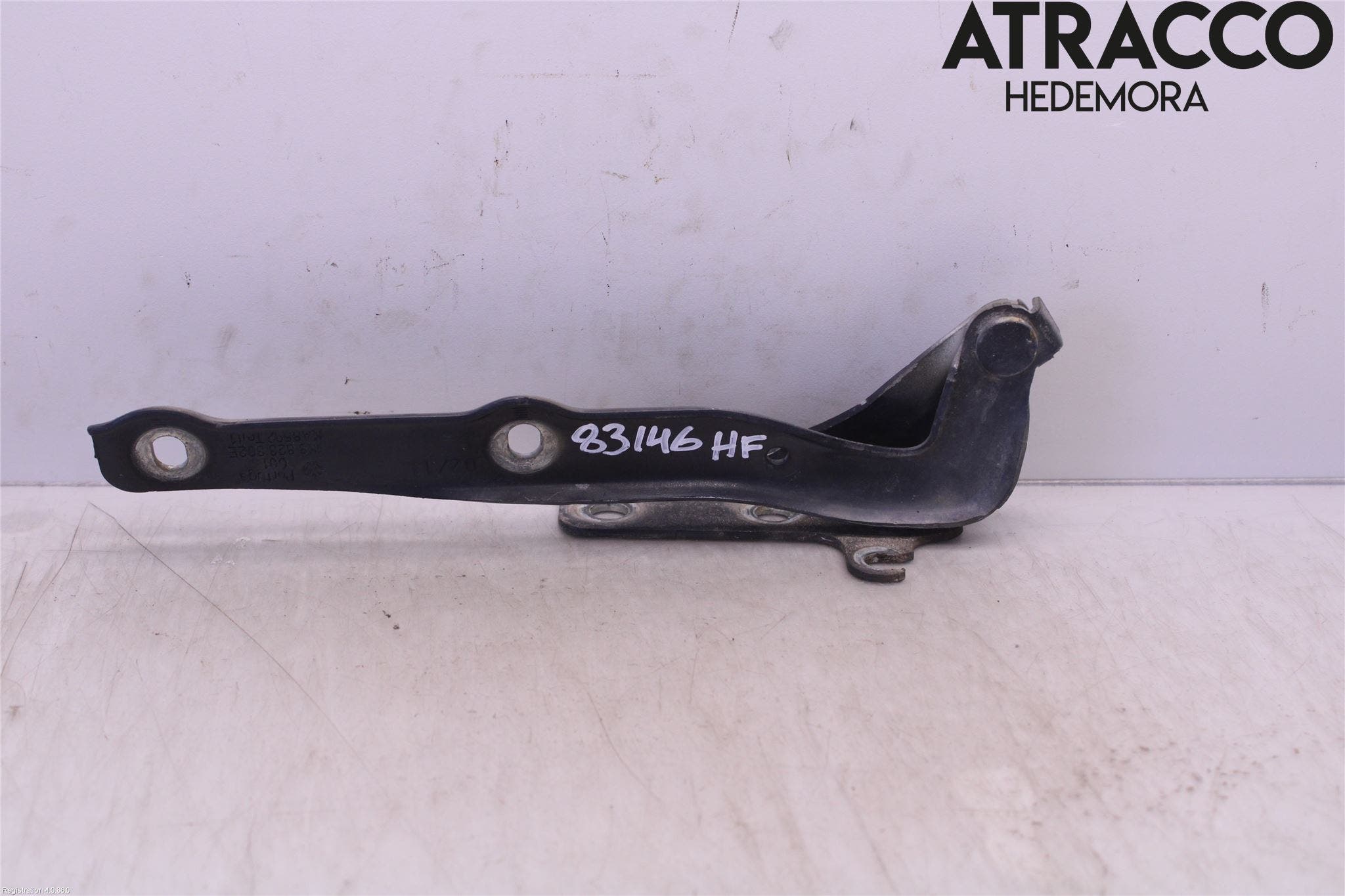 Volkswagen VW SCIROCCO 09-17 Huvgångjärn