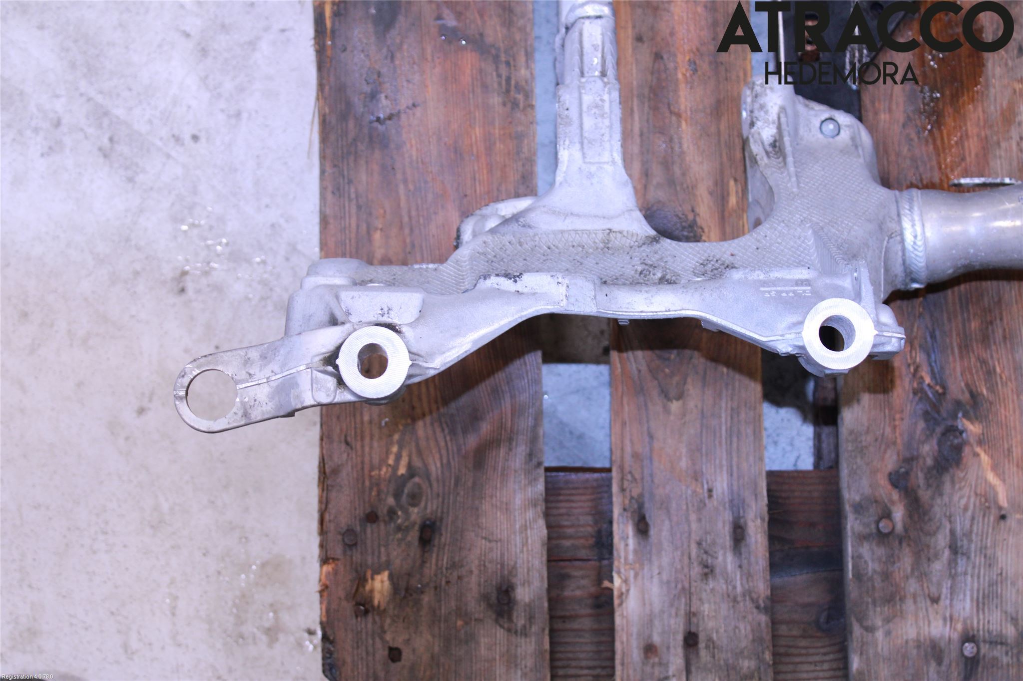BMW 5 F10/F11/F18 09-17 Framvagnsbalk
