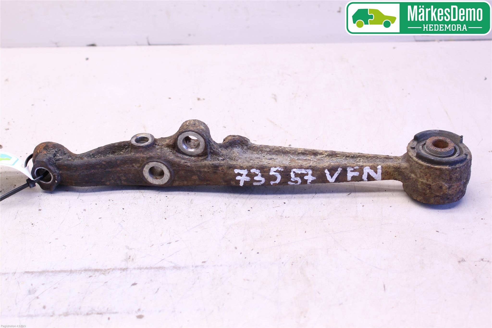 Lexus GS 300/400/430 91-05 Bärarm Fram Undre Vä