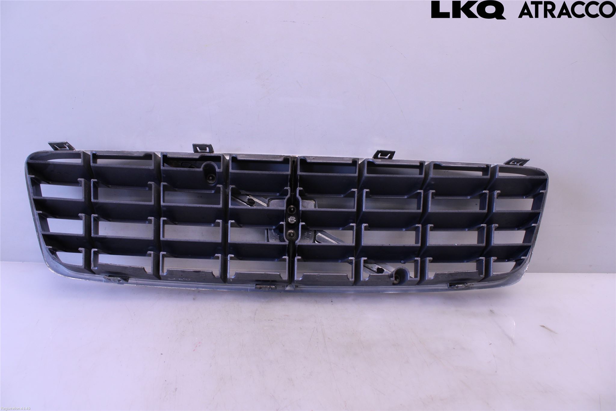 Volvo XC70 01-04 Grill Komp