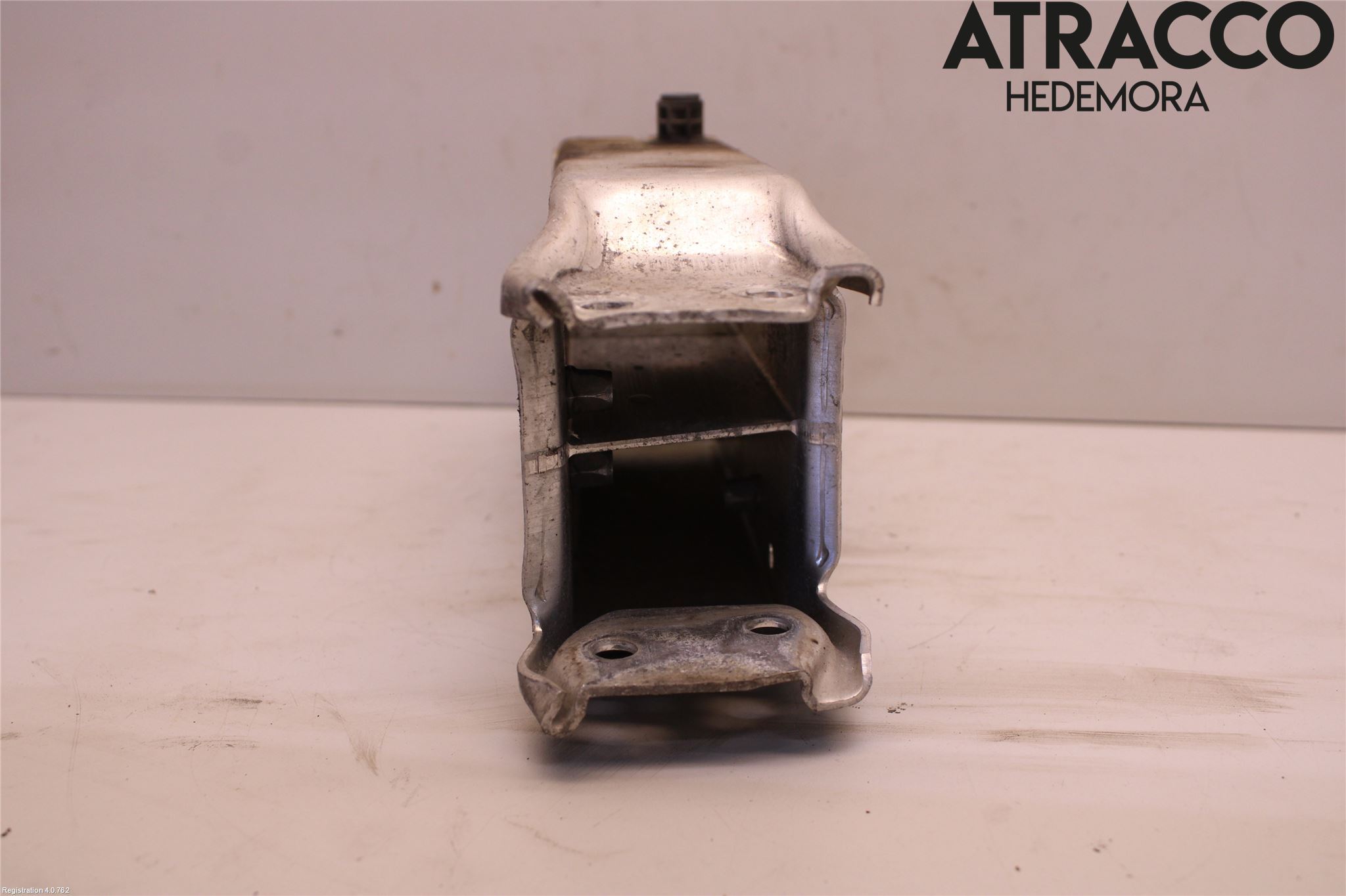 BMW 5 F10/F11/F18 09-17 Stötfångarbärjärn Fram