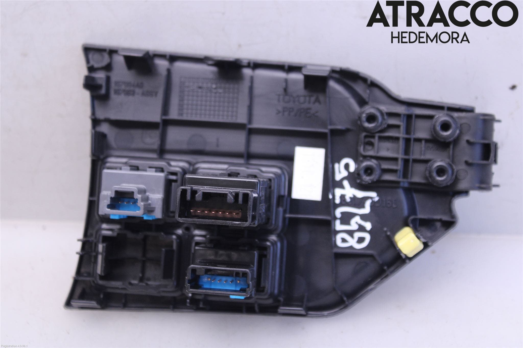 Toyota YARIS XP130 15-20 Strömställare Multifunktion
