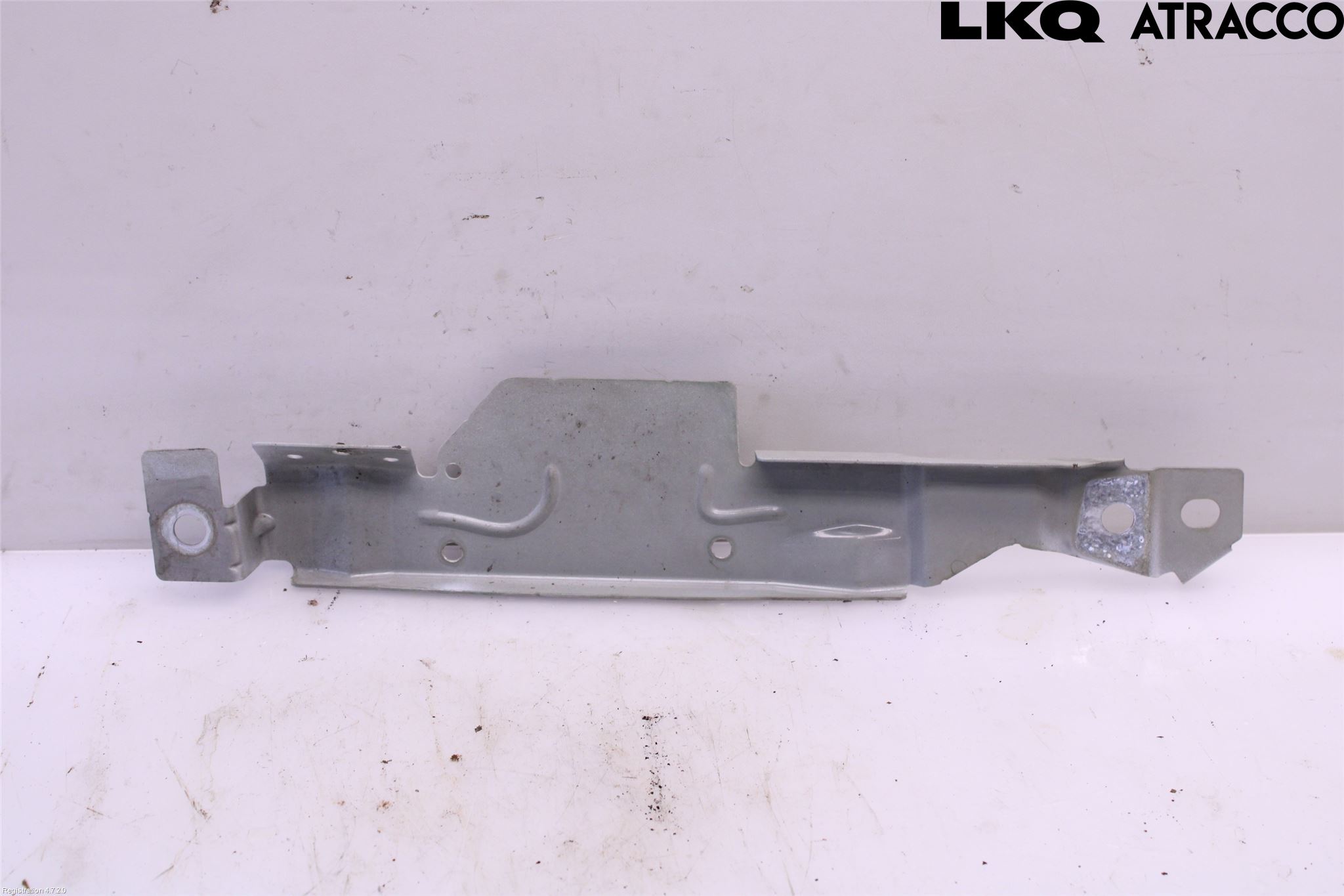 Volvo V90 17->> Skärmfäste Fram Hö