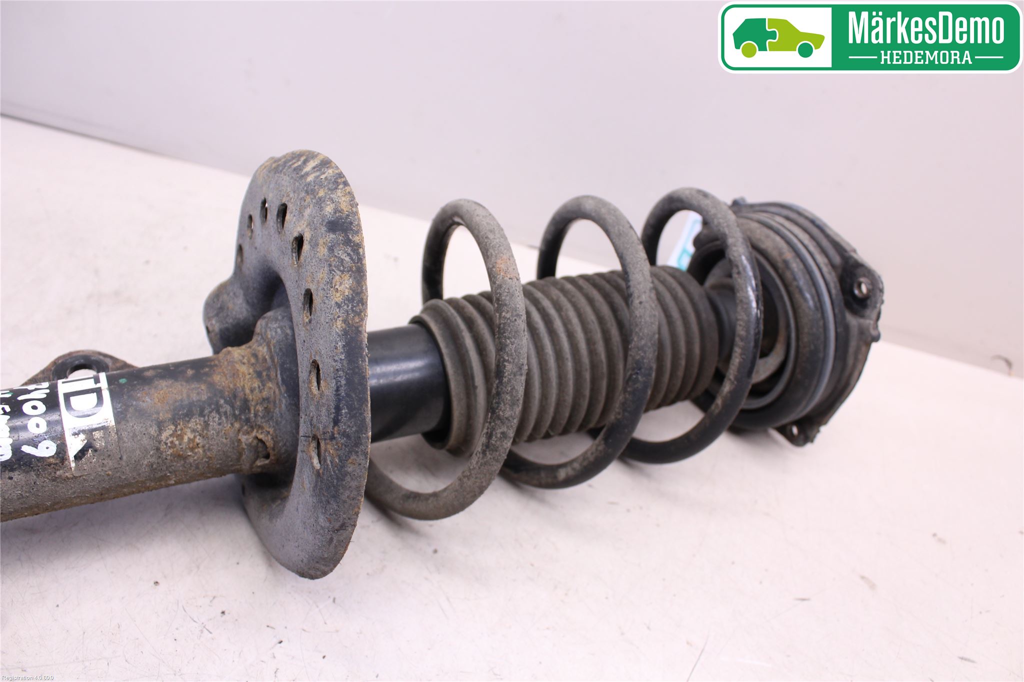 Nissan JUKE 14-19 Fjäderben Fram Höger