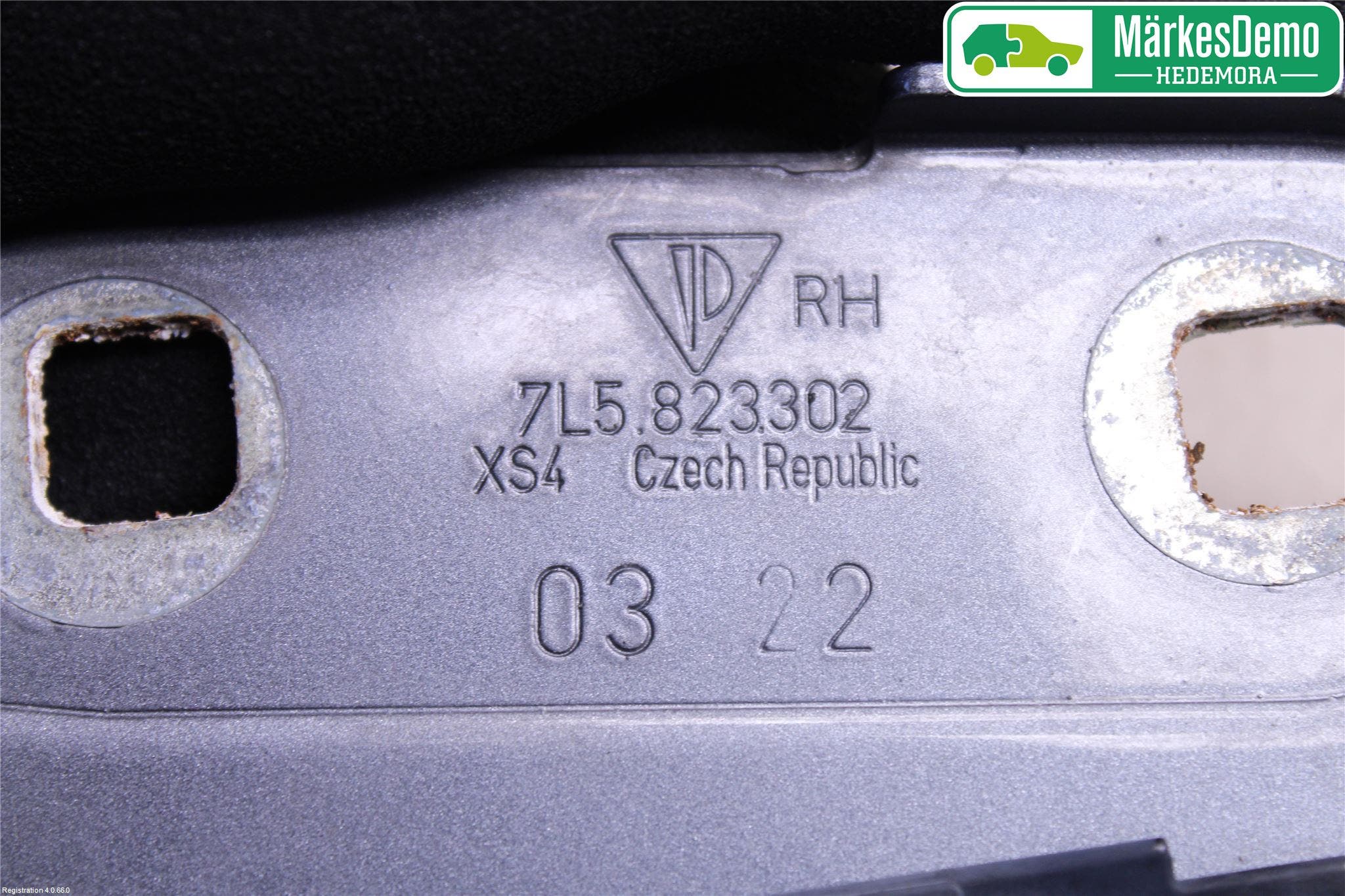 Porsche CAYENNE 03- Huvgångjärn