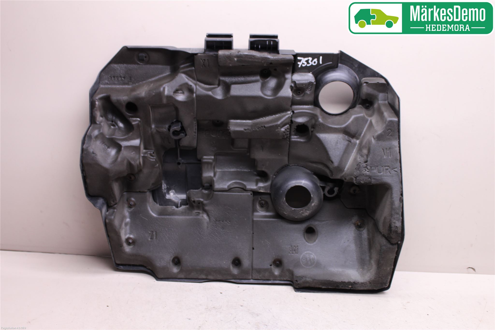 Toyota AURIS 10-12 Motorkåpa