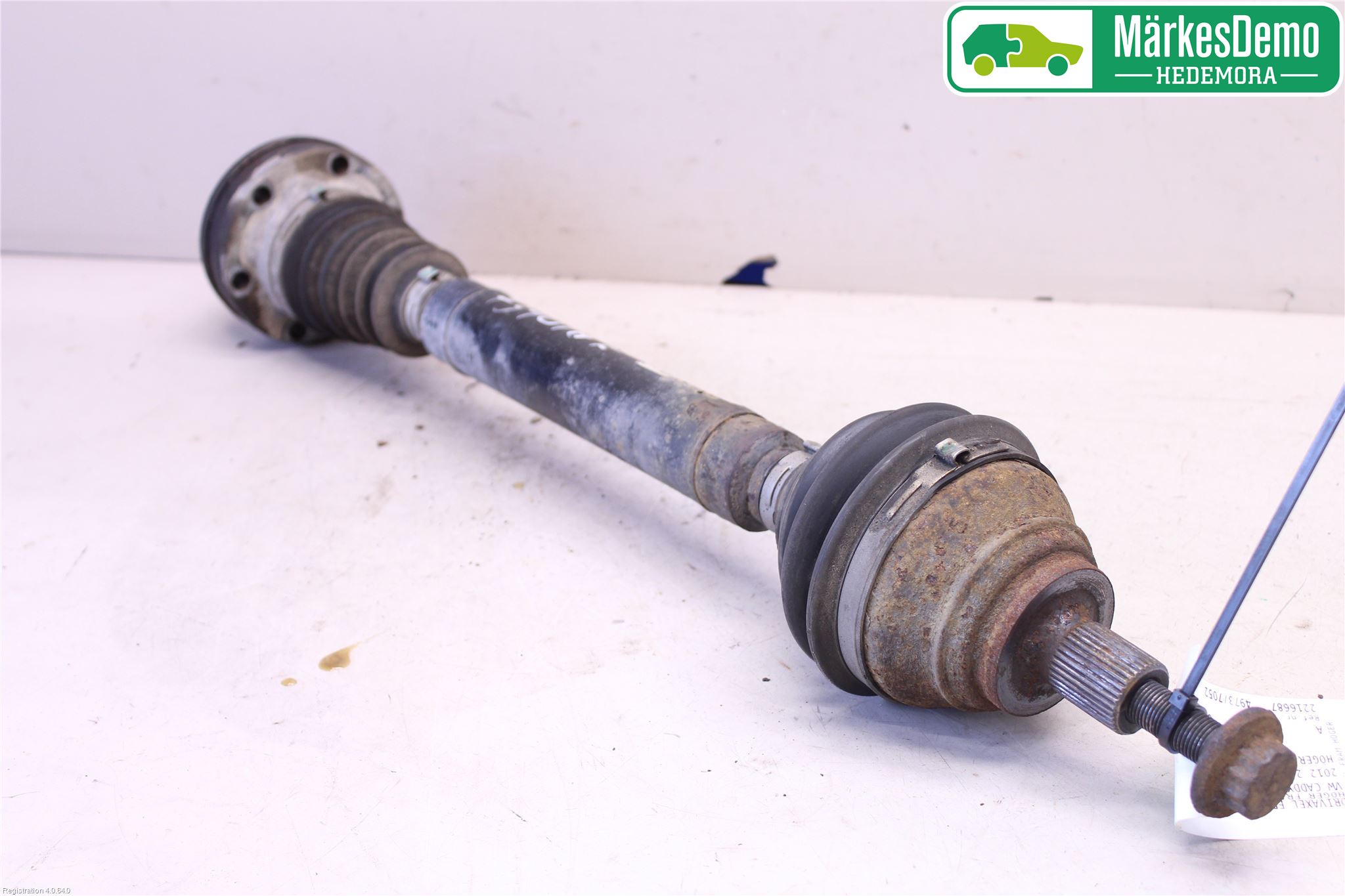Volkswagen VW CADDY 11-15 Drivaxel Fram Höger
