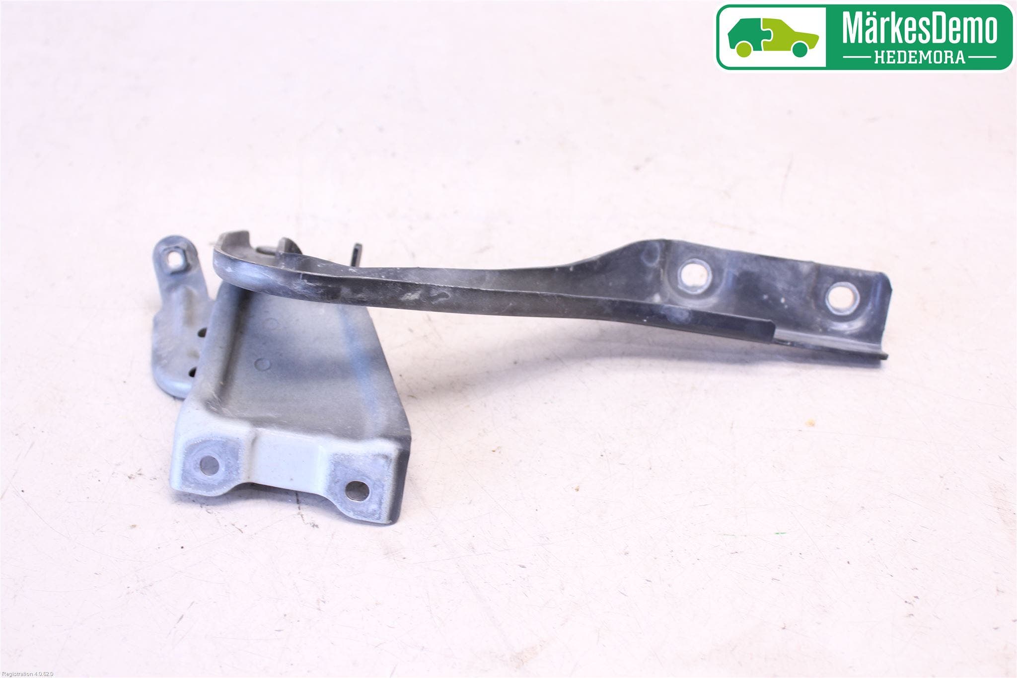 Suzuki SWIFT 17-24 Huvgångjärn