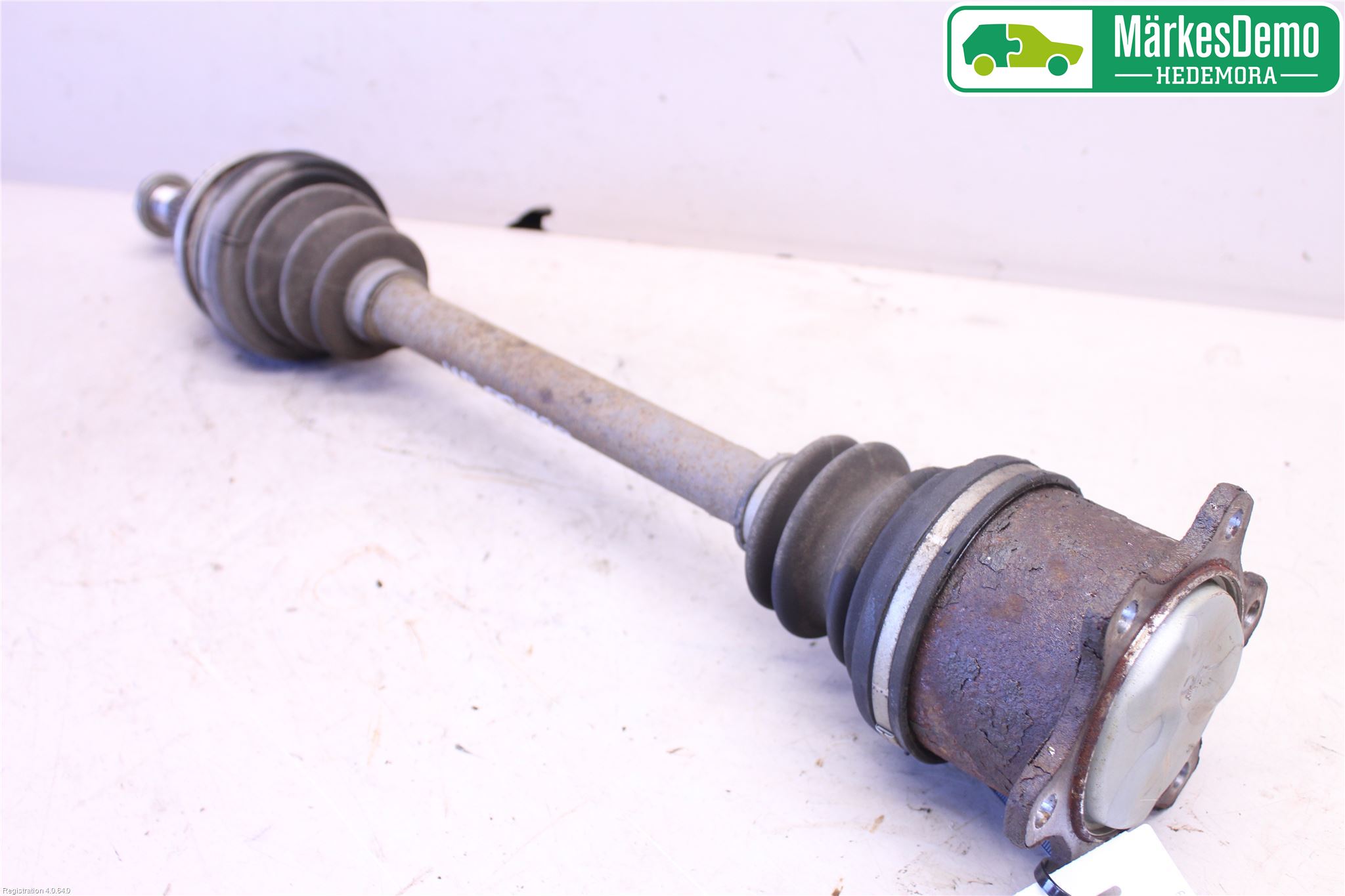 Toyota HI-ACE 06-12 Drivaxel Bak Höger