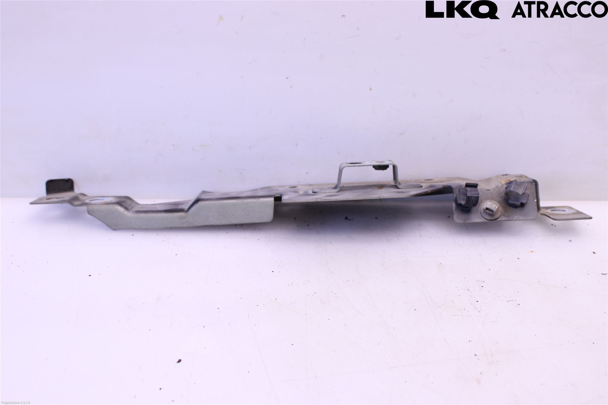 Volvo V90 17->> Skärmfäste Fram Vä