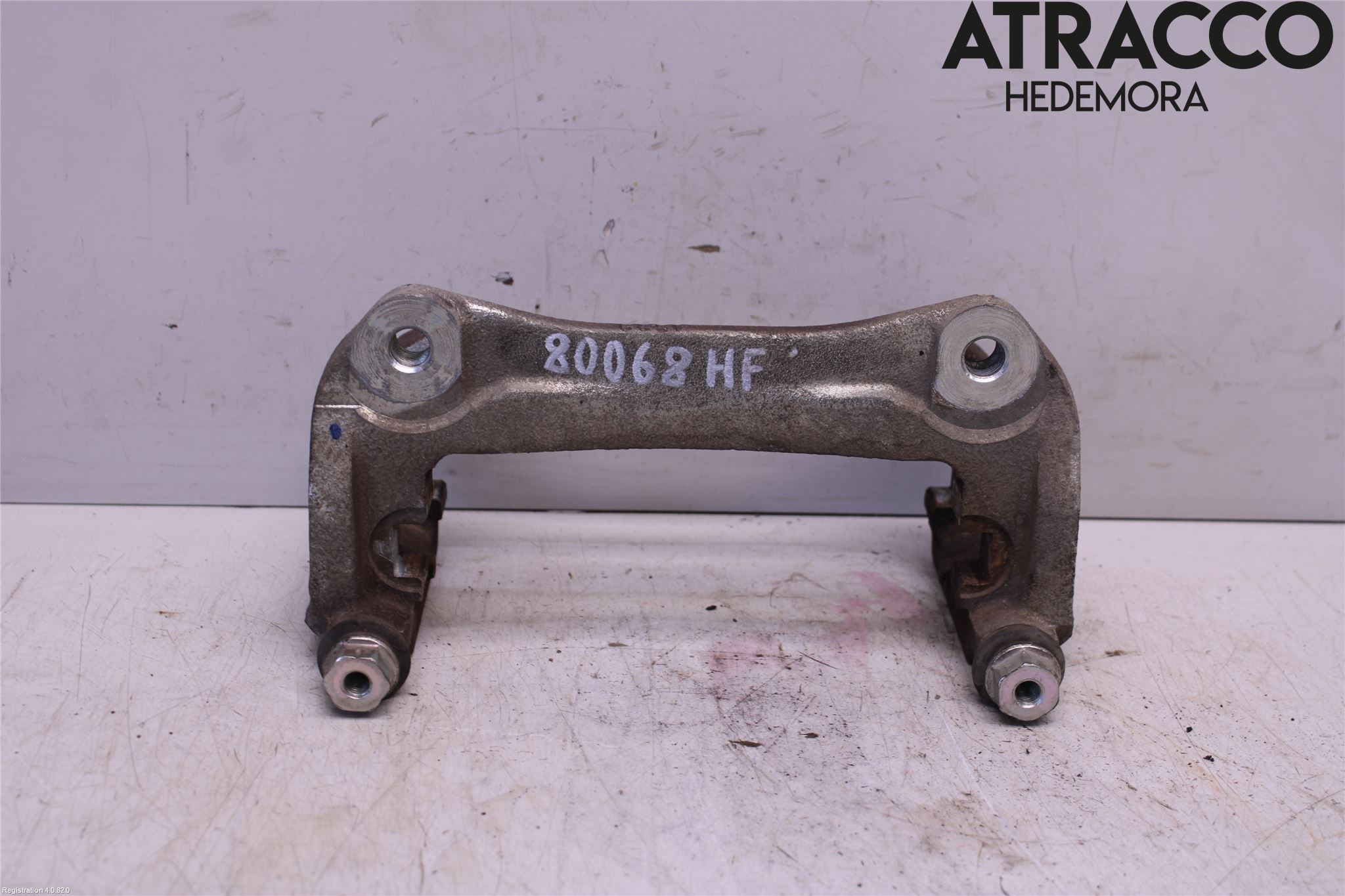 Toyota RAV4 19- Bromsokshållare