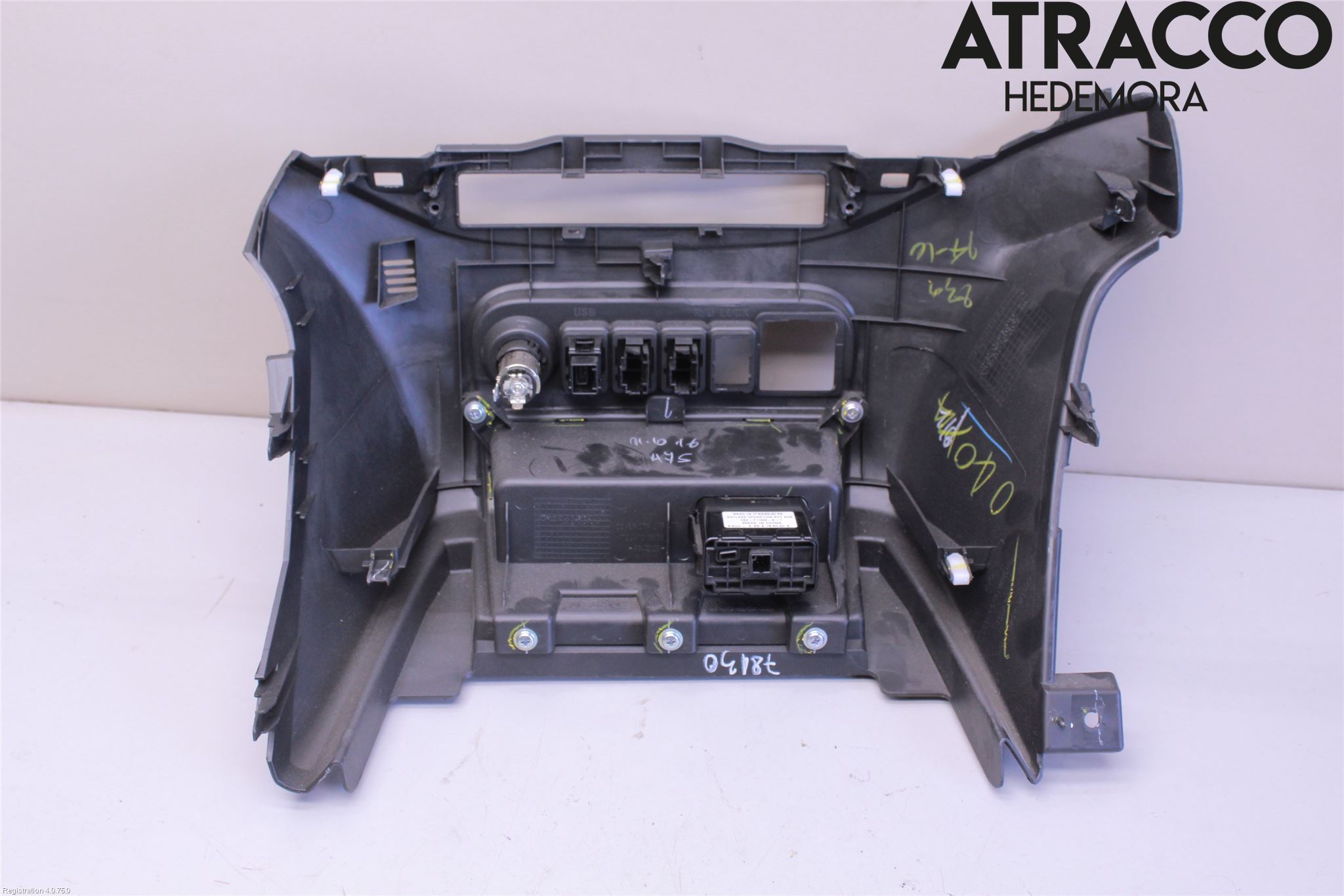 Fiat FULLBACK 16-19 Instrumentkonsoll Mitt