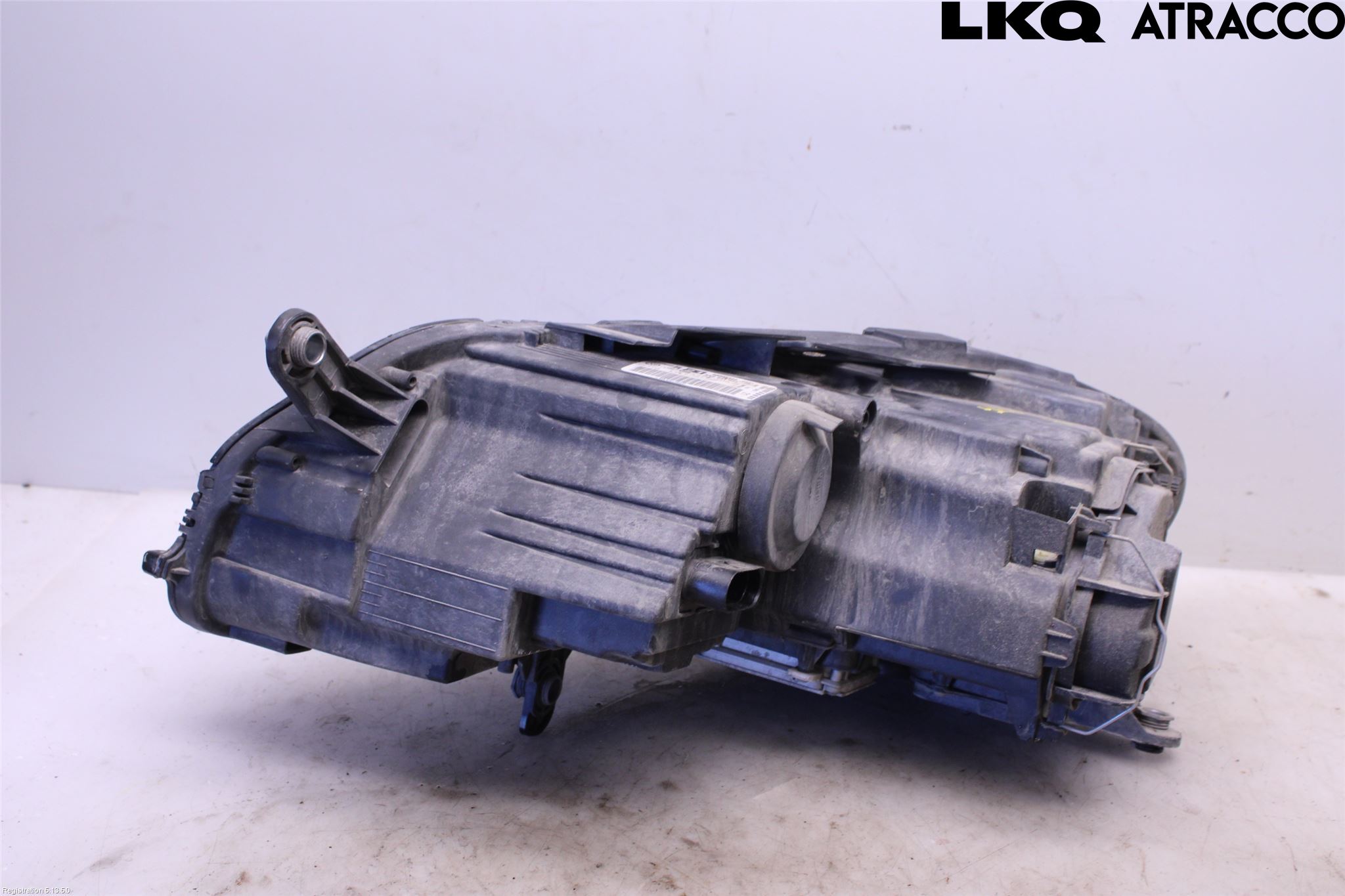 Volkswagen VW PASSAT 11-14 Strålkastare Höger