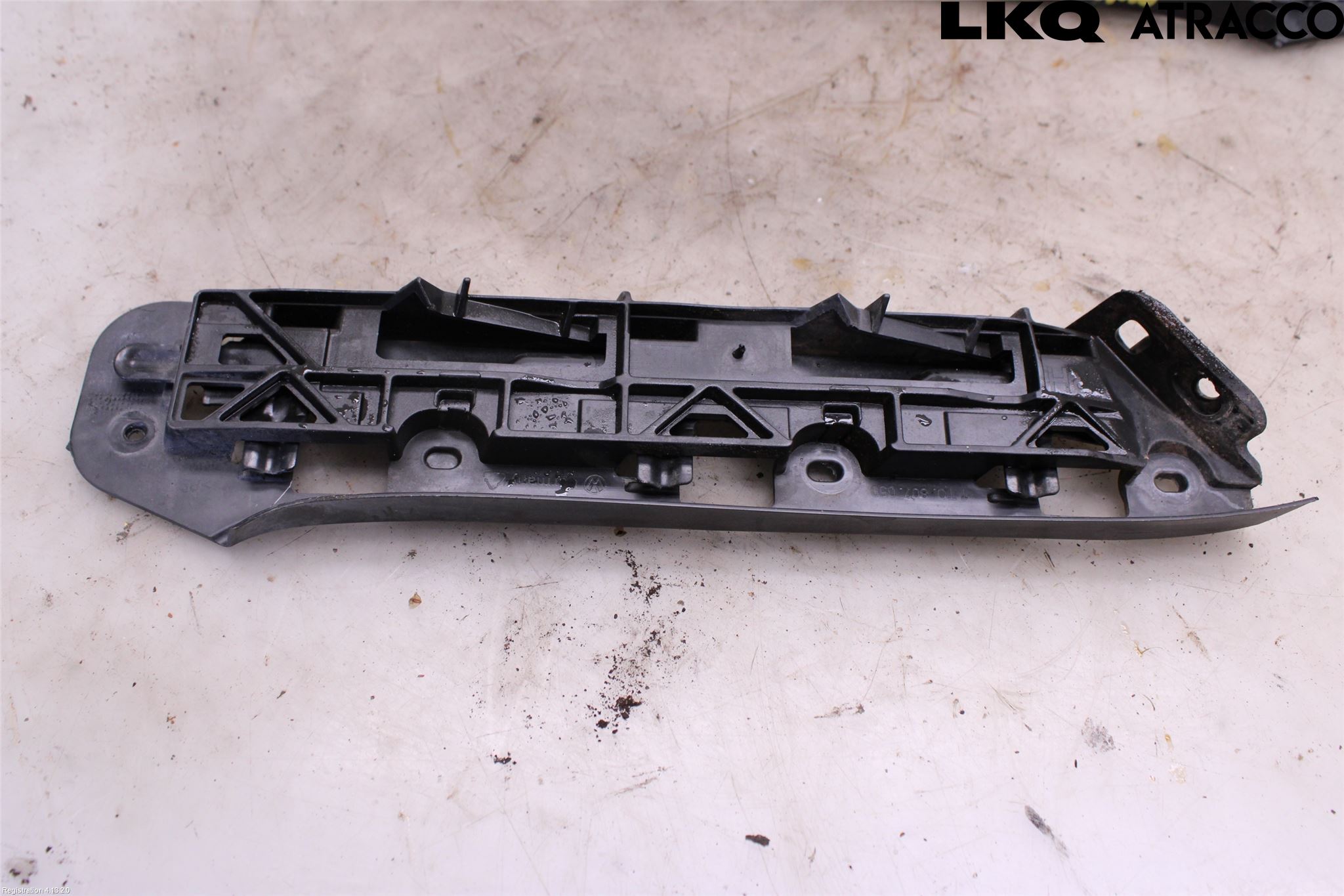 Volkswagen VW CADDY      04-10 Stötfångarfäste Fram Hö