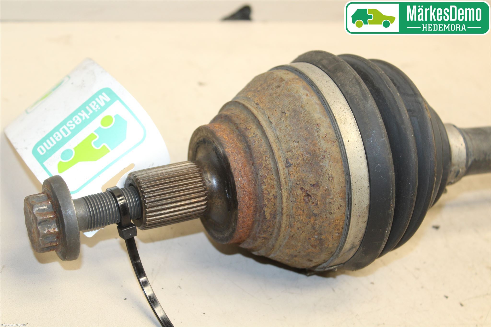 Volkswagen VW CADDY 11-15 Drivaxel Fram Vänster