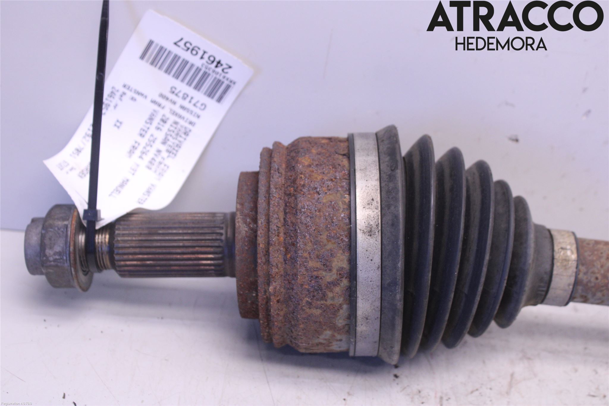 Nissan NV400 12-24 Drivaxel Fram Vänster