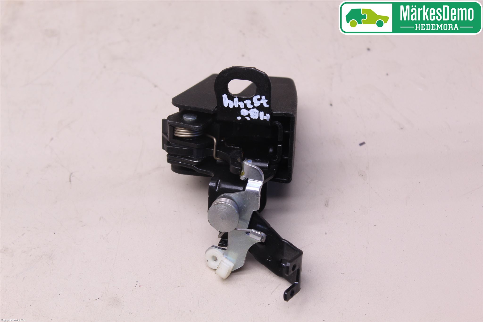 Volkswagen VW CADDY      04-10 Låskista Baklucka