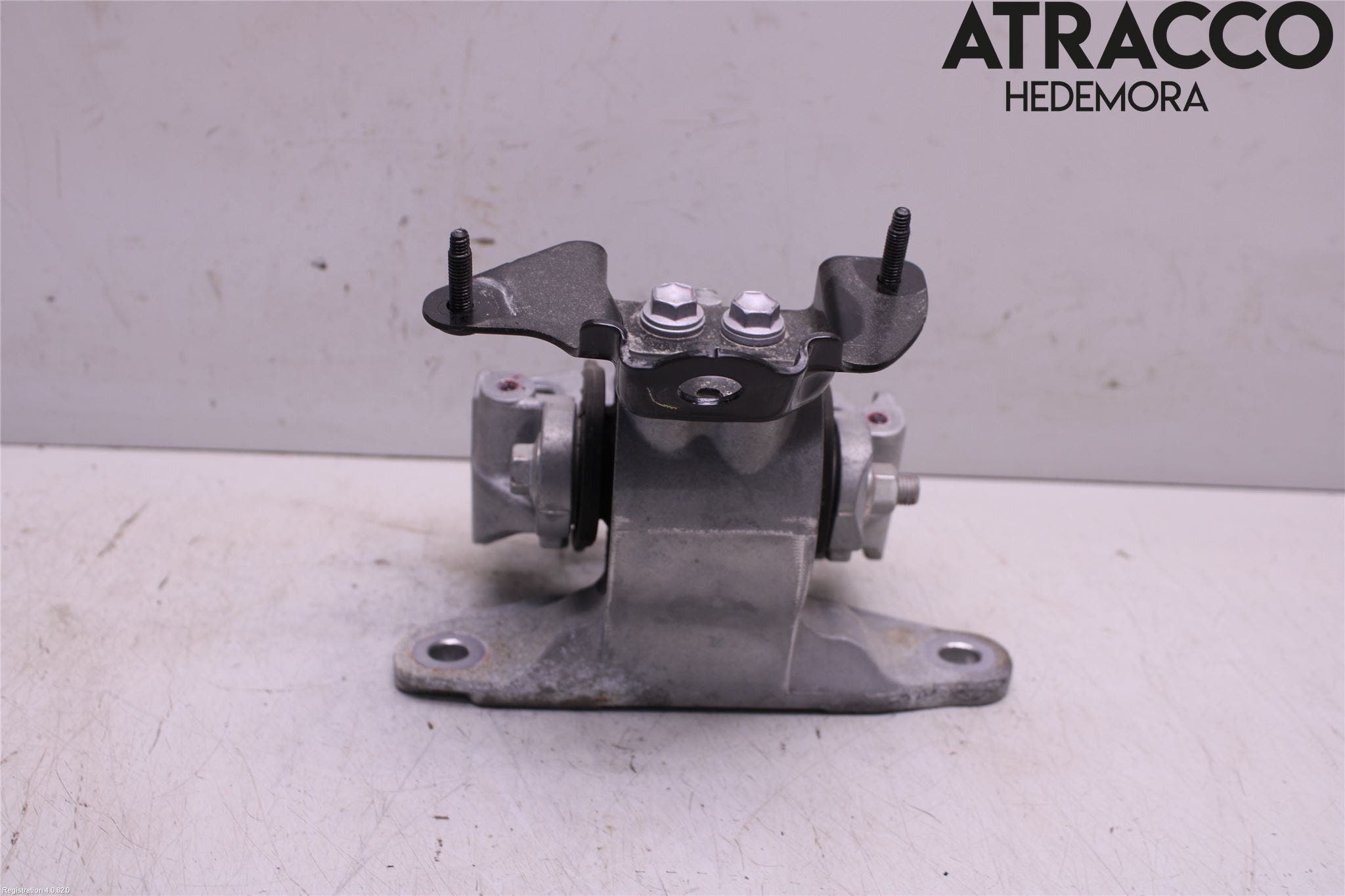 Toyota RAV4 19- Motorfäste