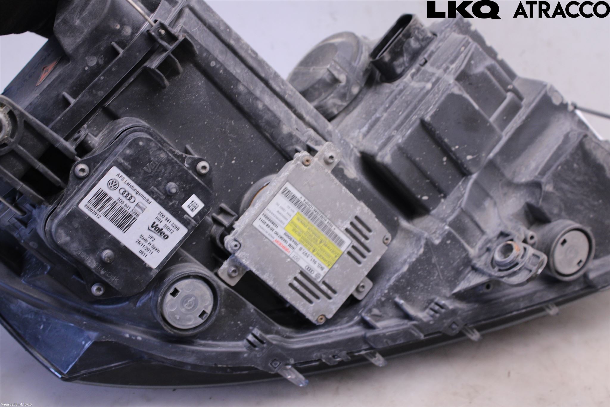 Volkswagen VW PASSAT 11-14 Strålkastare Vänster