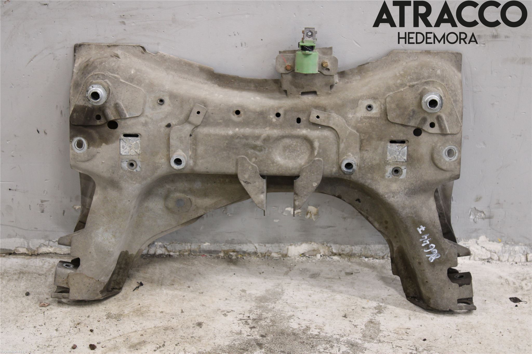 Renault CAPTUR 13-19 Framvagnsbalk