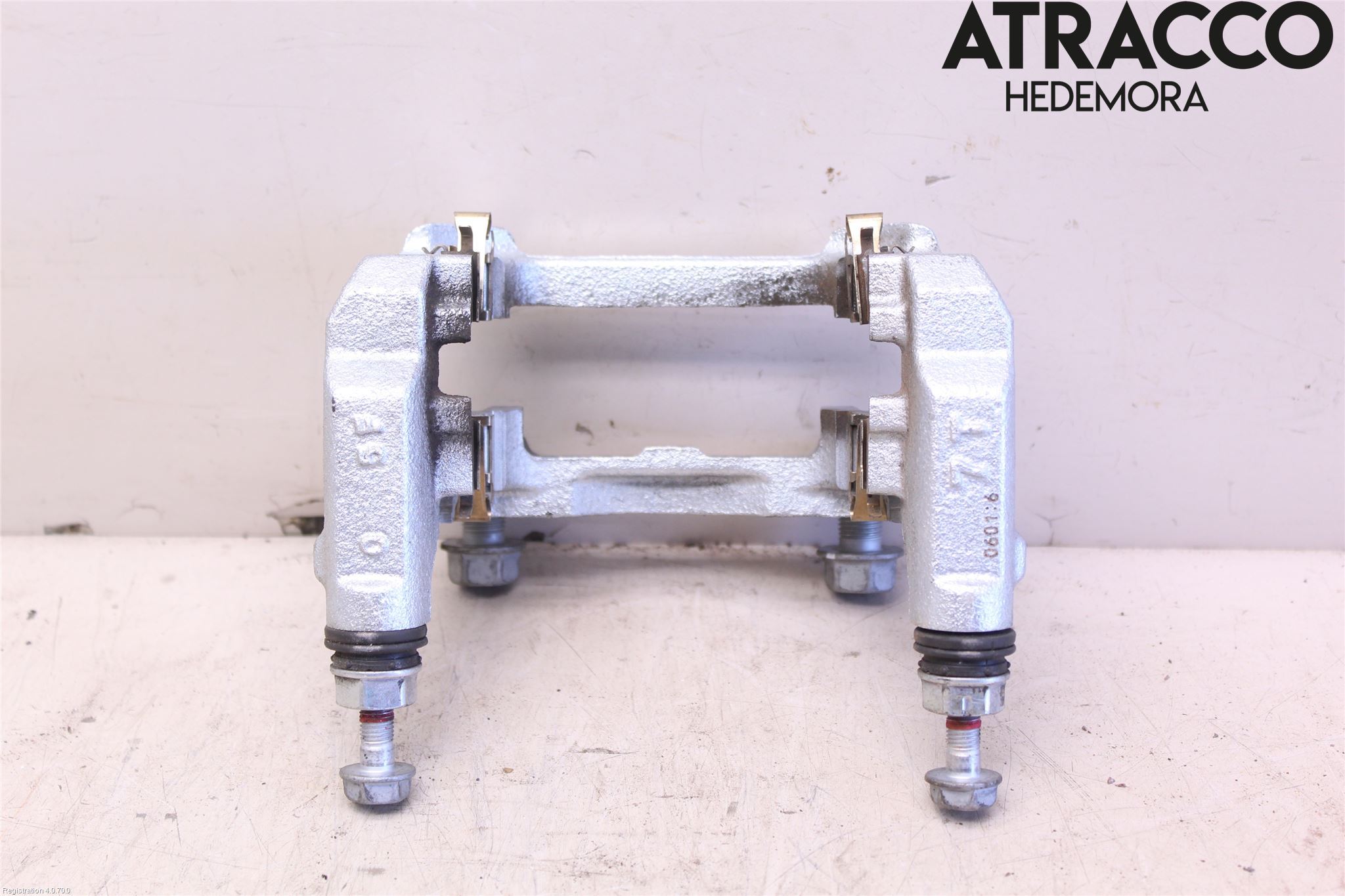 Toyota RAV4 19- Bromsokshållare