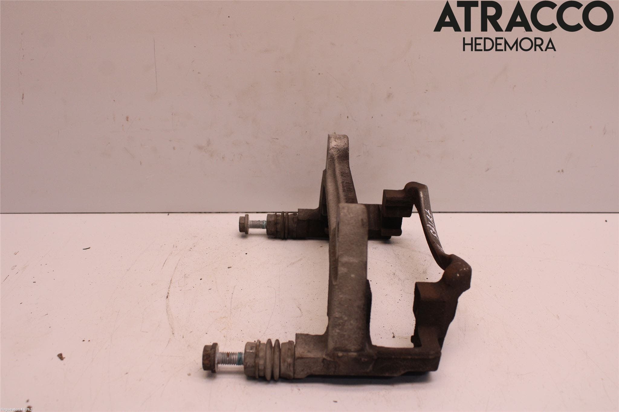 Volkswagen VW TOURAN 16- Bromsokshållare