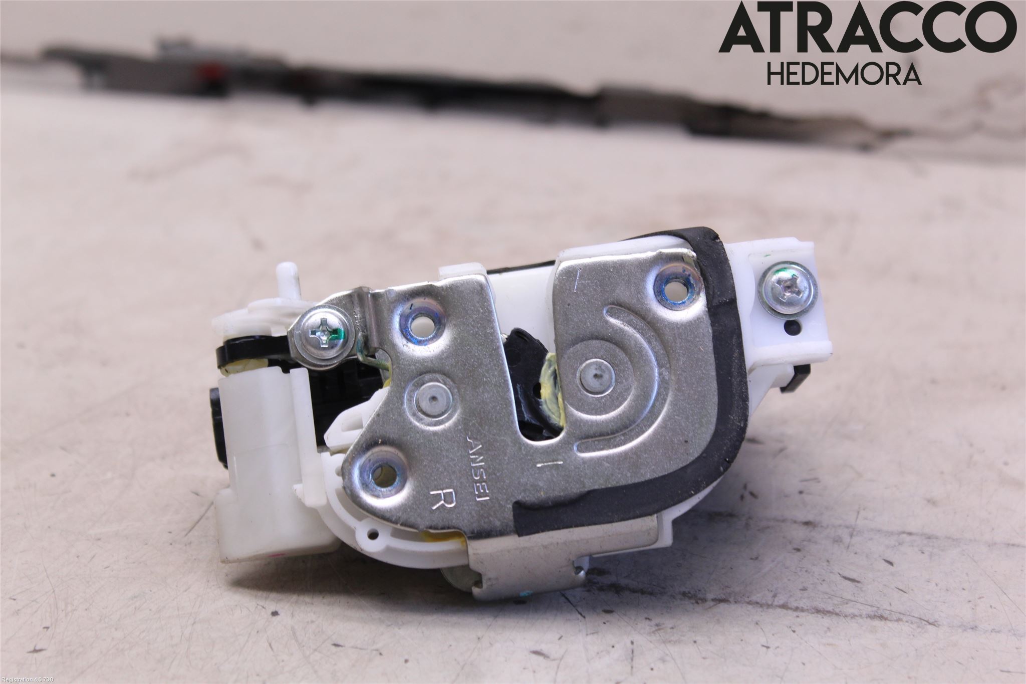 Mitsubishi L200 06-15 Låskista-Dörrlås