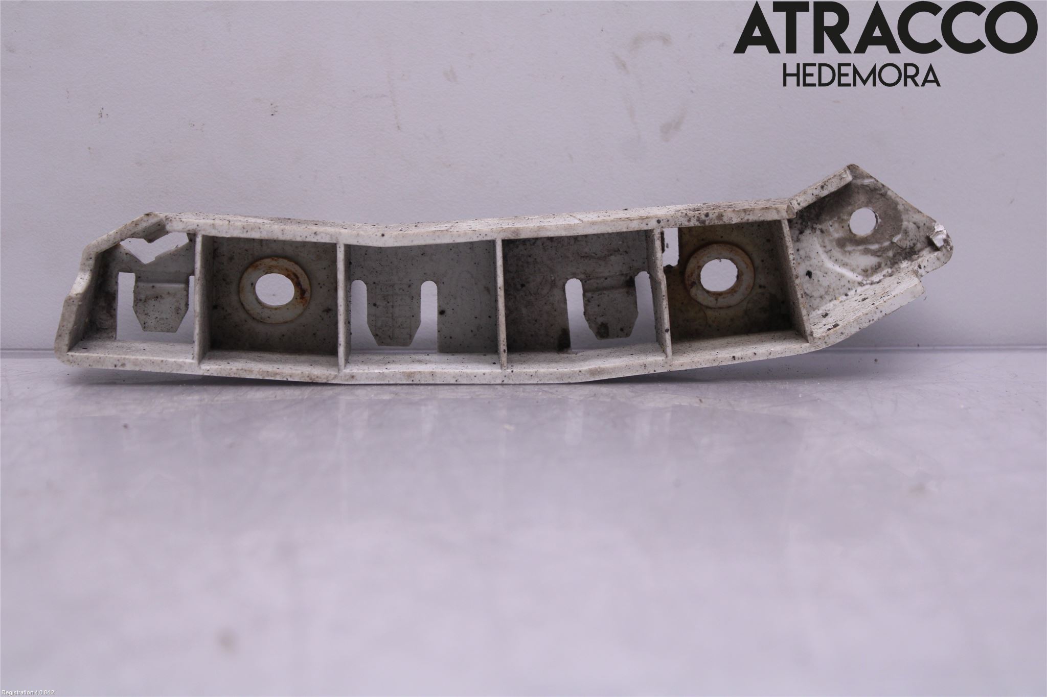 Ford FOCUS 15-18 Skärmfäste Fram Hö