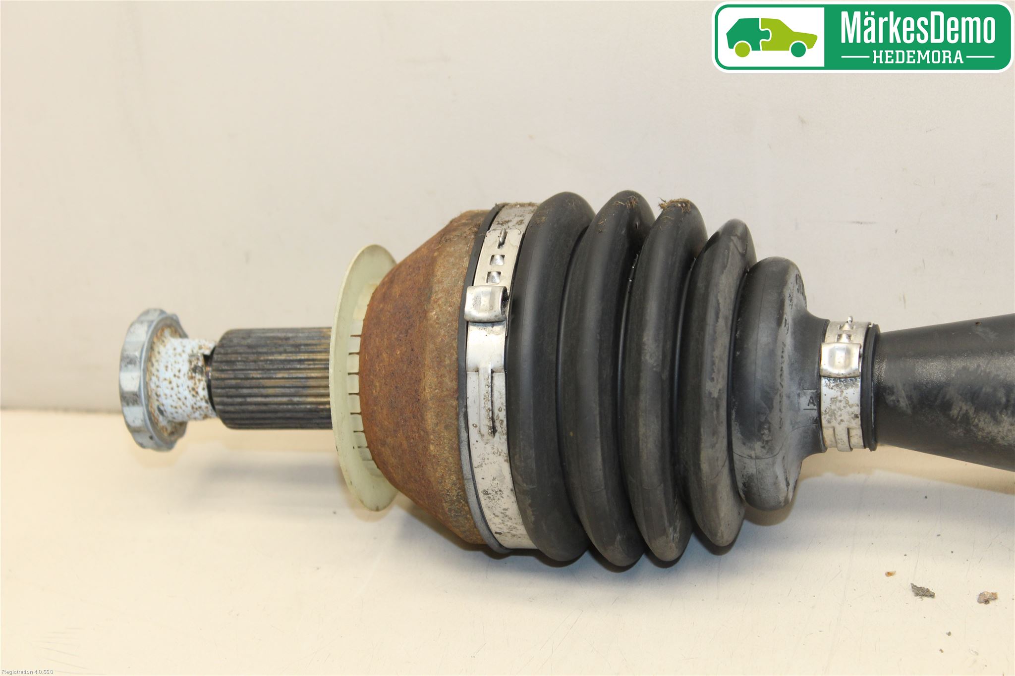 Volkswagen VW POLO 10-17 Drivaxel Fram Höger