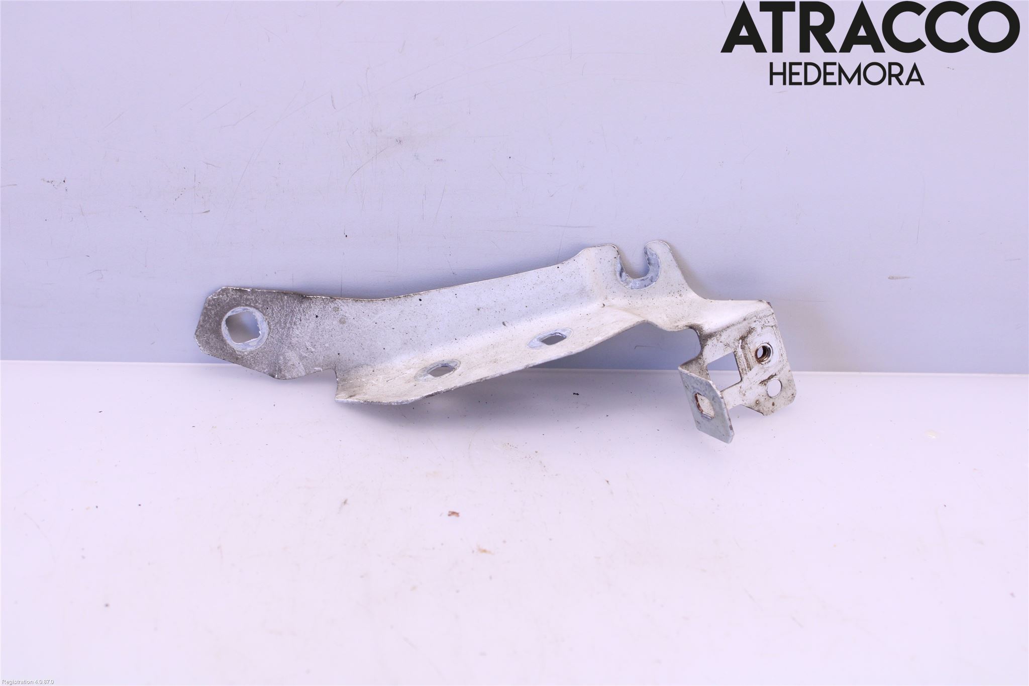 Husbil, husvagn HUSBIL ADRIA Skärmfäste Fram Hö