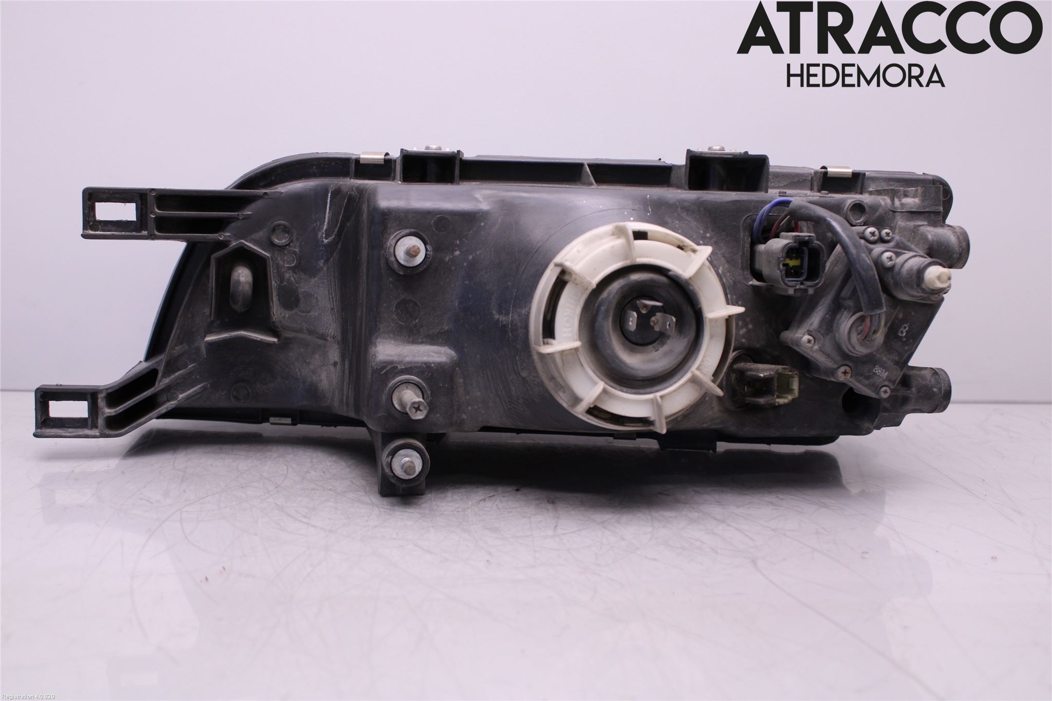Nissan ALMERA    96-00 Strålkastare Höger