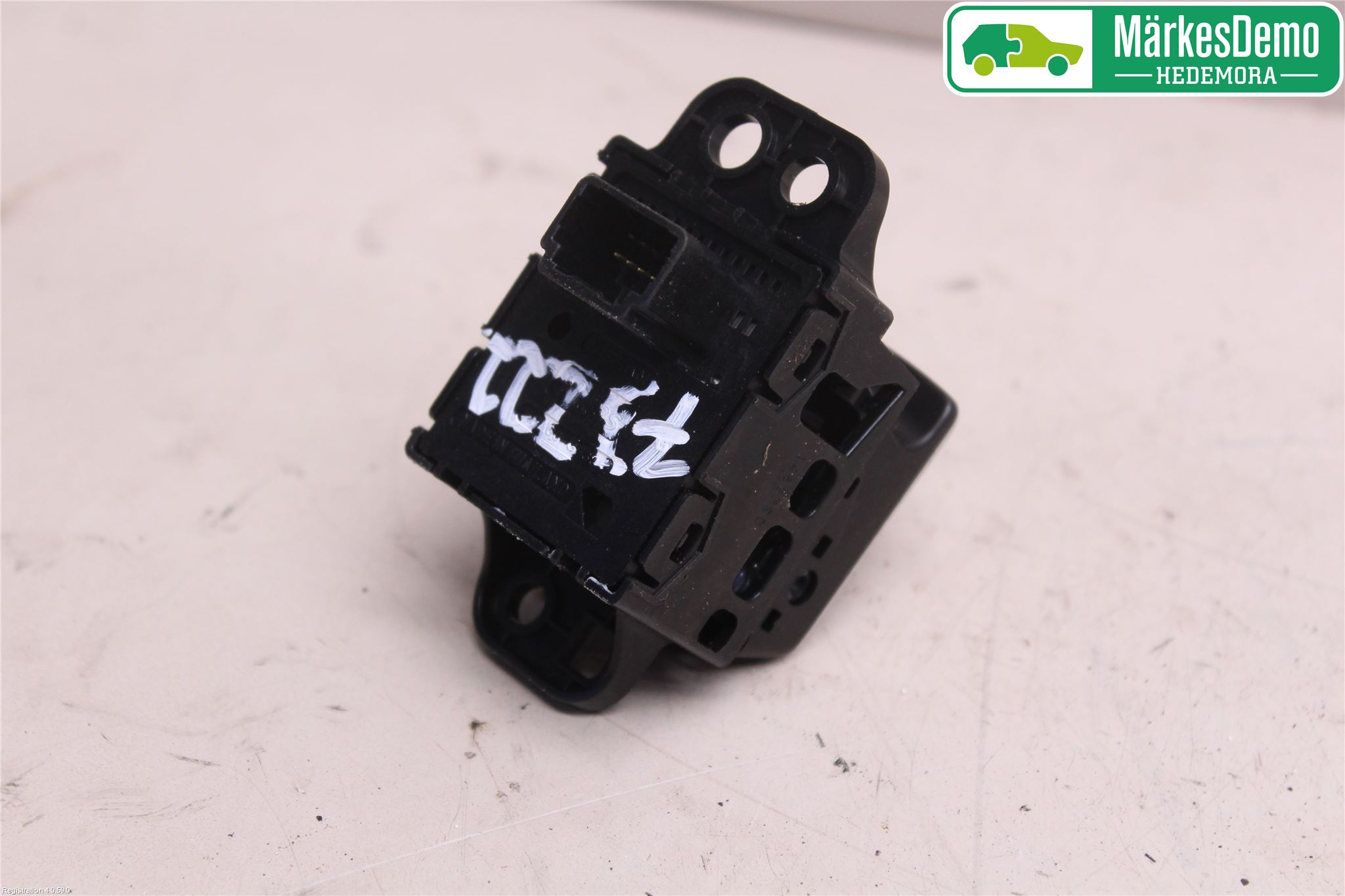 Nissan QASHQAI 14-17 Strömställare Parkeringsbroms