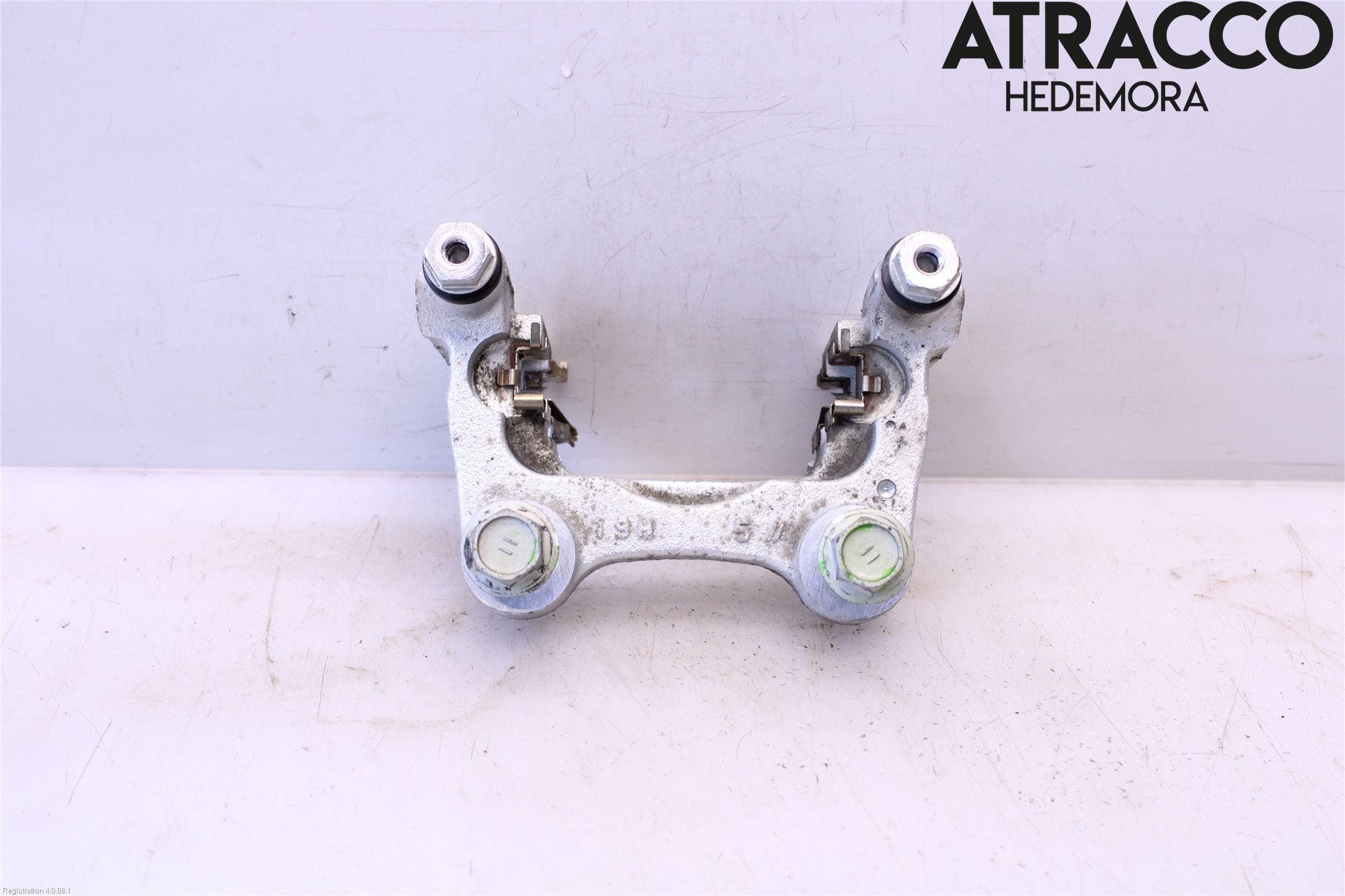 Toyota RAV4 19- Bromsokshållare