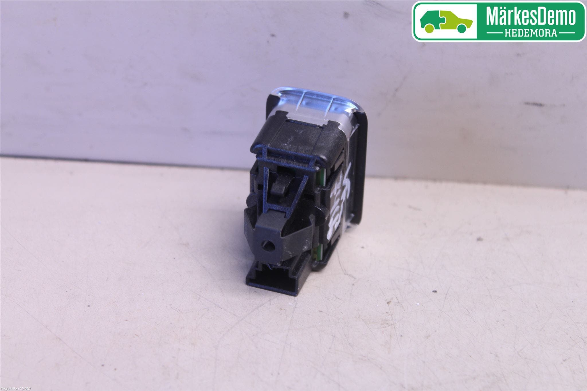 Mercedes-Benz MB E-KLASS (W212) 09-16 Strömställare Baklucka