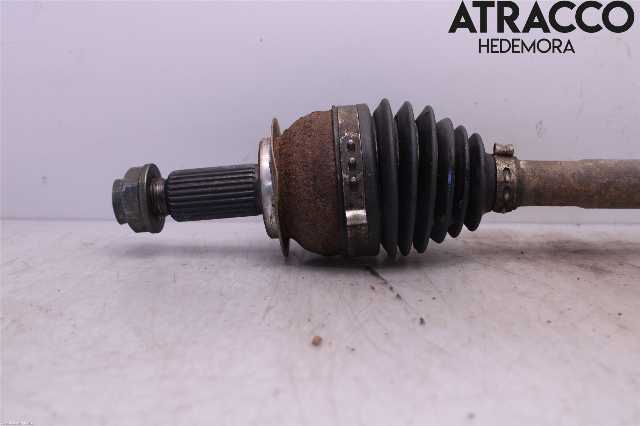 Subaru OUTBACK   04-06 Drivaxel Fram Vänster