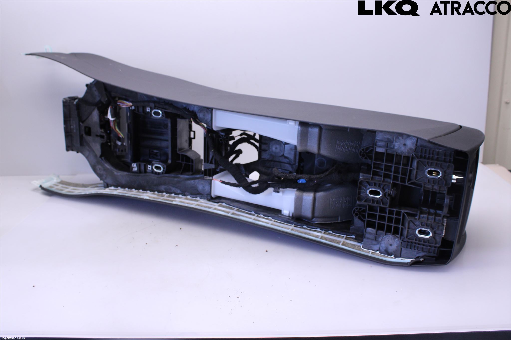 BMW 5 G30/G31/F90 17-23 Instrumentkonsoll Mitt
