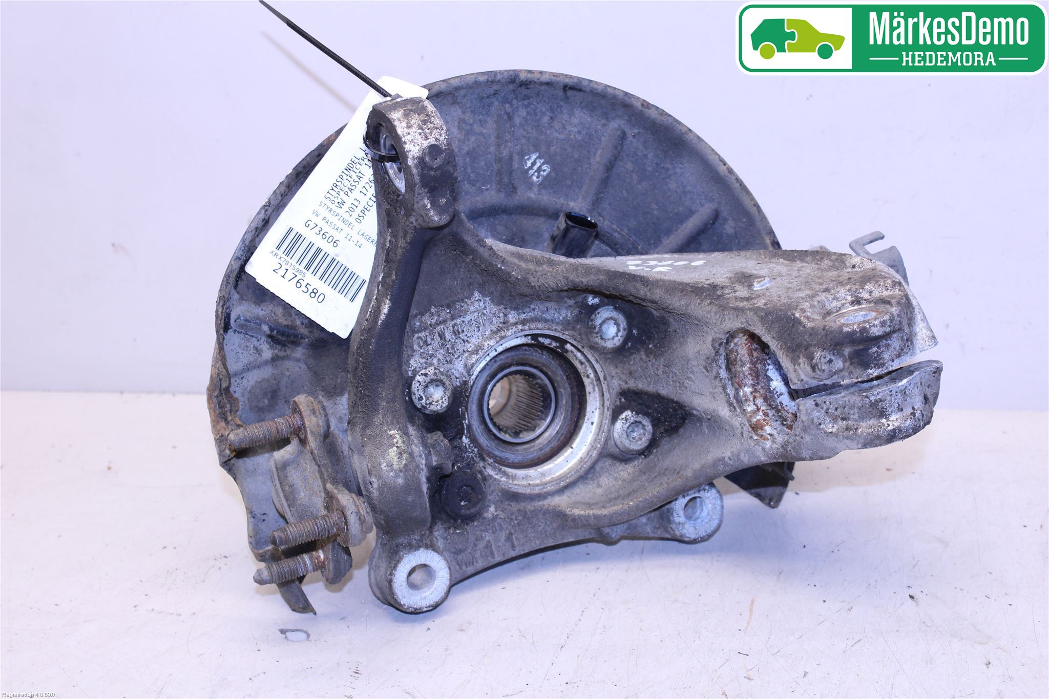 Volkswagen VW PASSAT 11-14 Styrspindel Lagerhus Vä