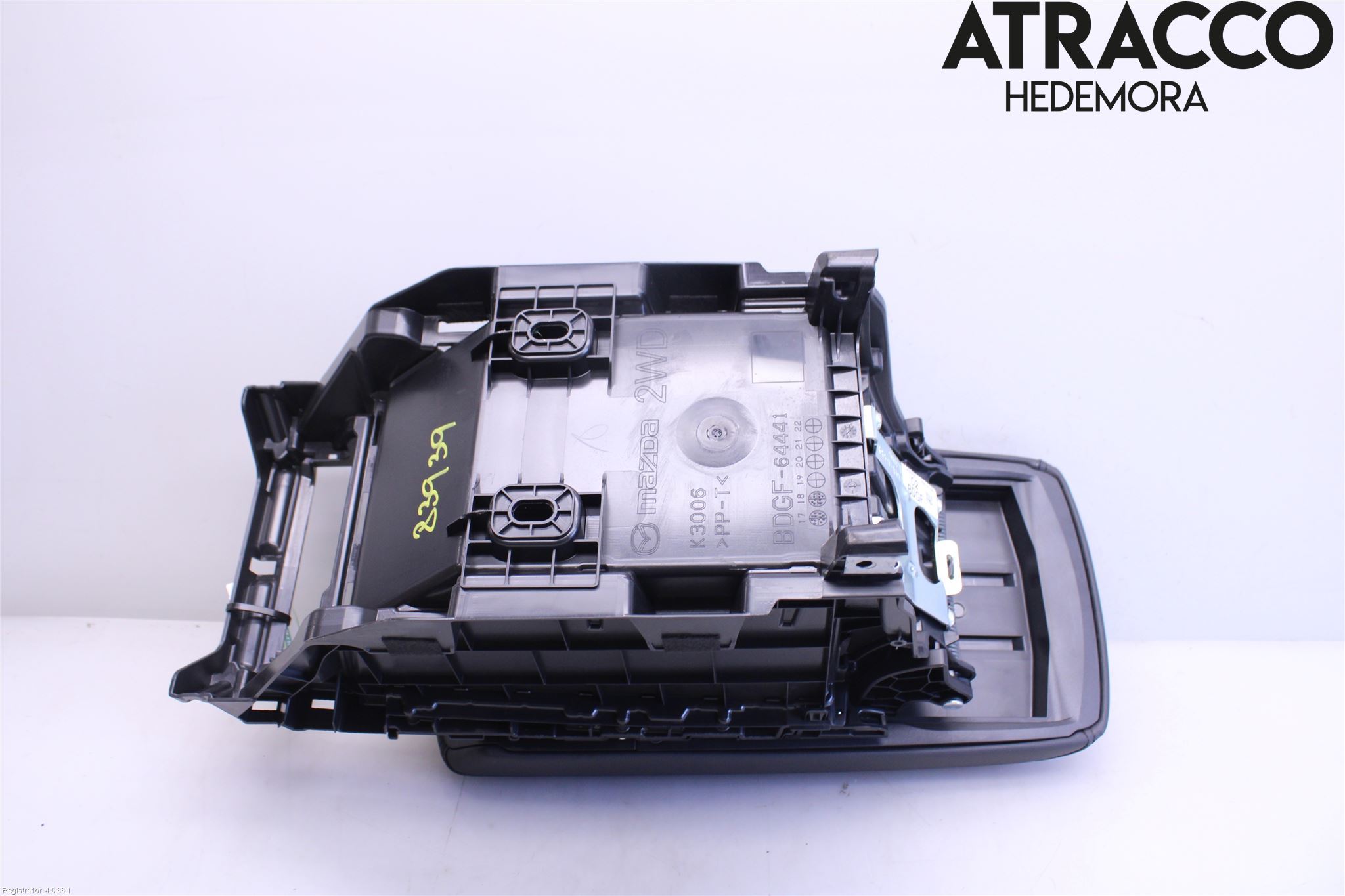 Mazda 3 IV 19- Inredning Armstöd