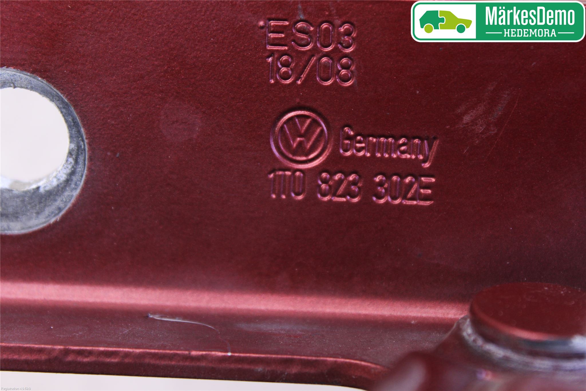 Volkswagen VW TOURAN 03-10 Huvgångjärn