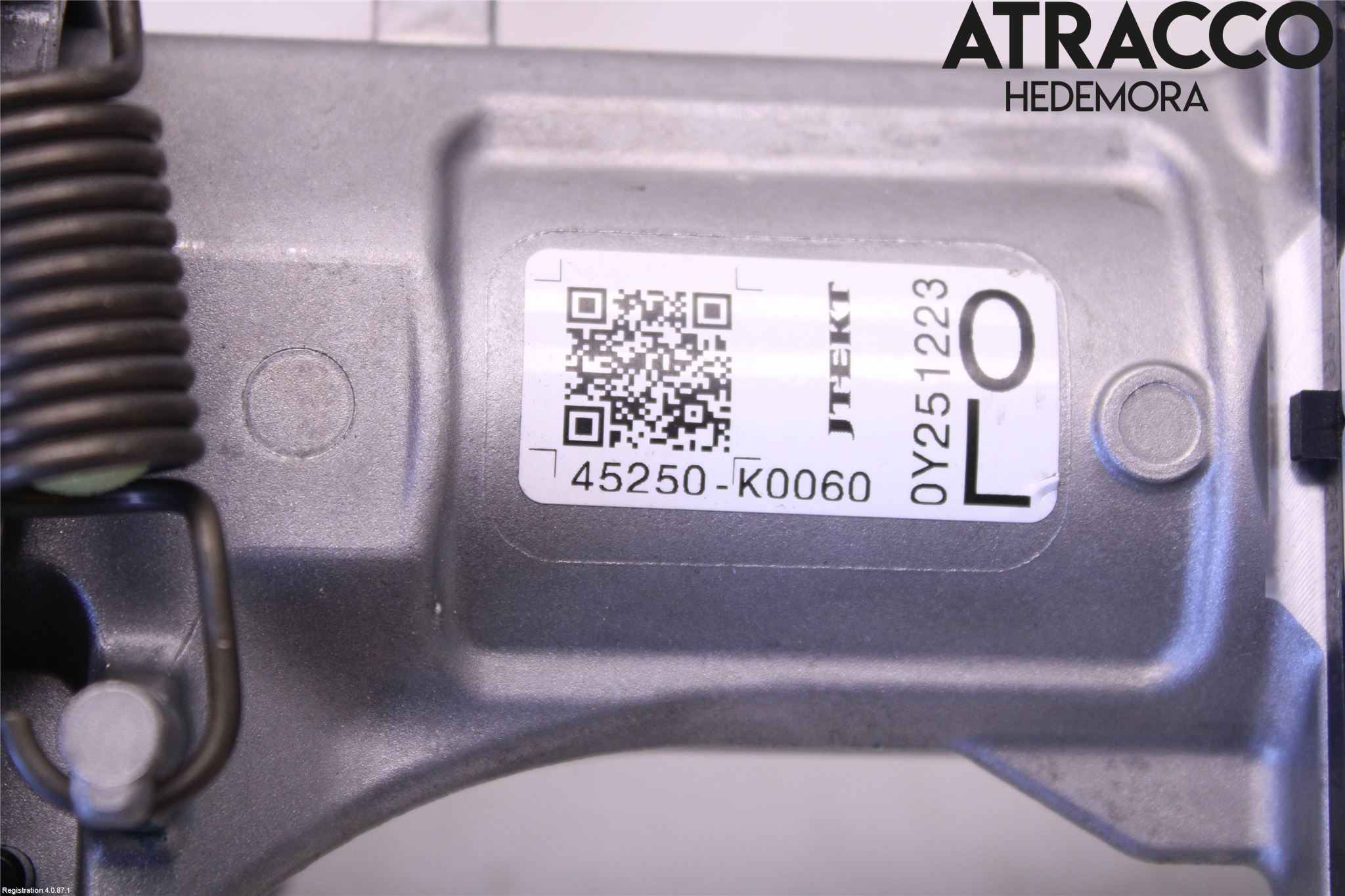 Toyota YARIS XP21 20- Rattaxelagg Med Inb Servo