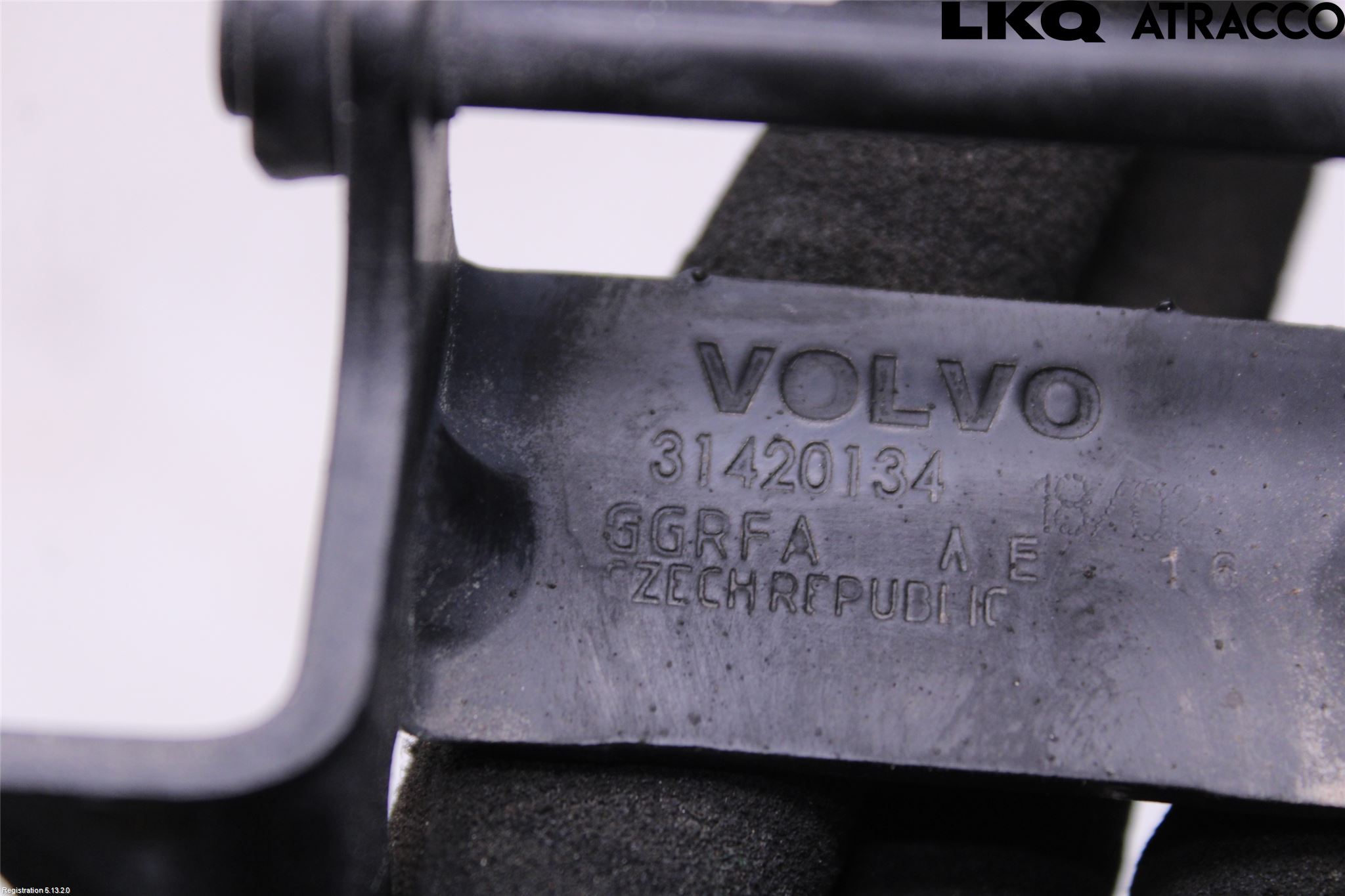 Volvo V90 17->> Bakluckegångjärn Hö