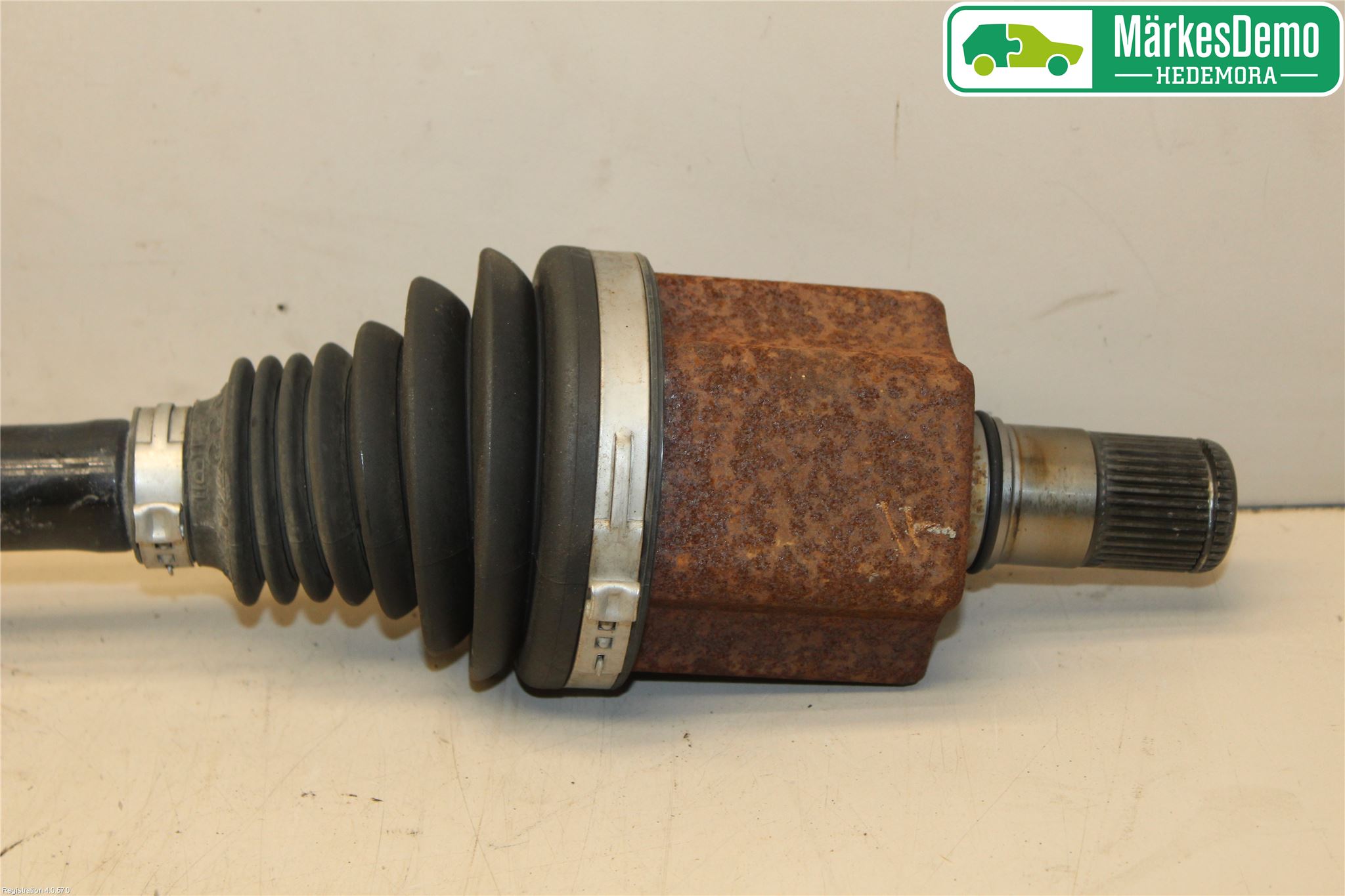 Volkswagen VW PASSAT 15-19 Drivaxel Fram Vänster