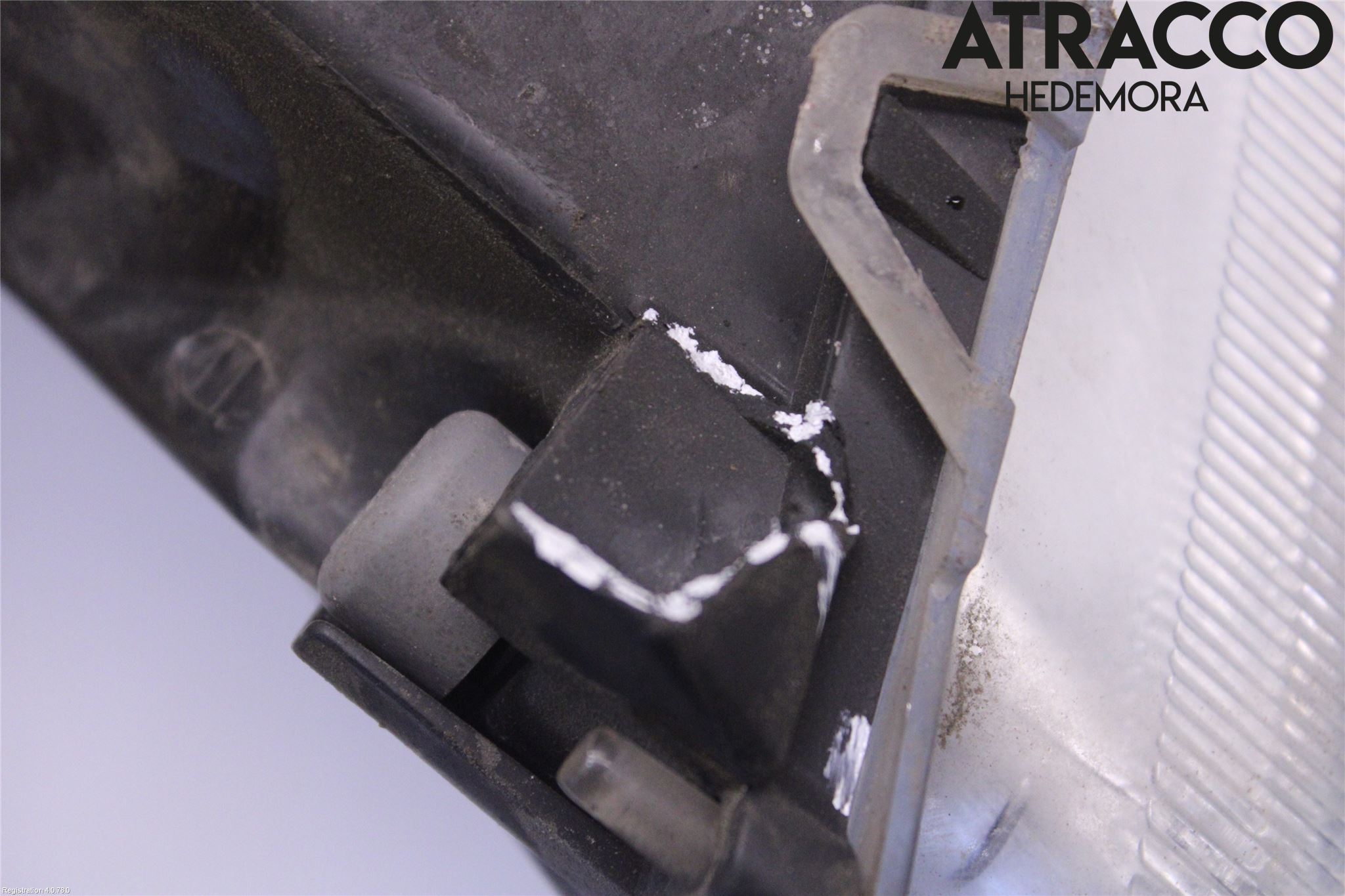 Ford FOCUS     04-07 Strålkastare Höger